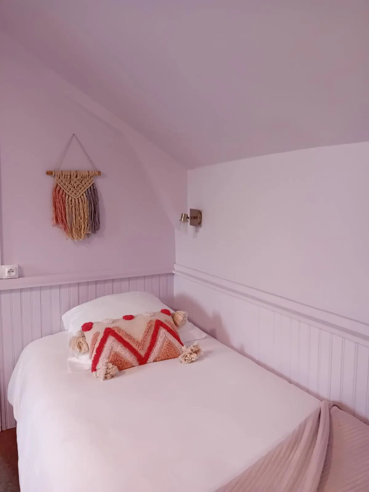 cot, Bed in Hôtel de la Plage