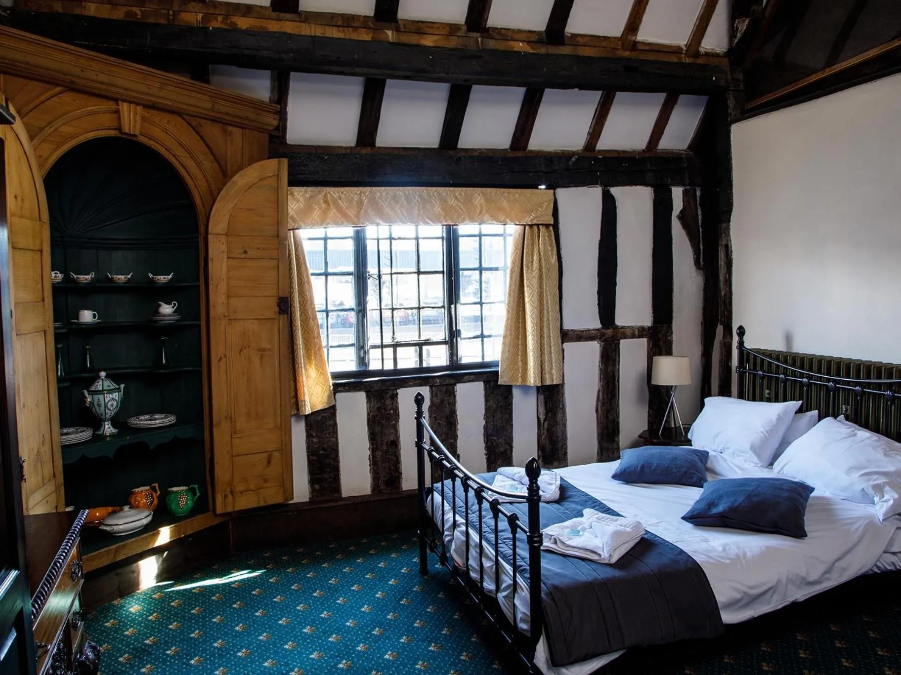 Other, Bed in The Old Crown