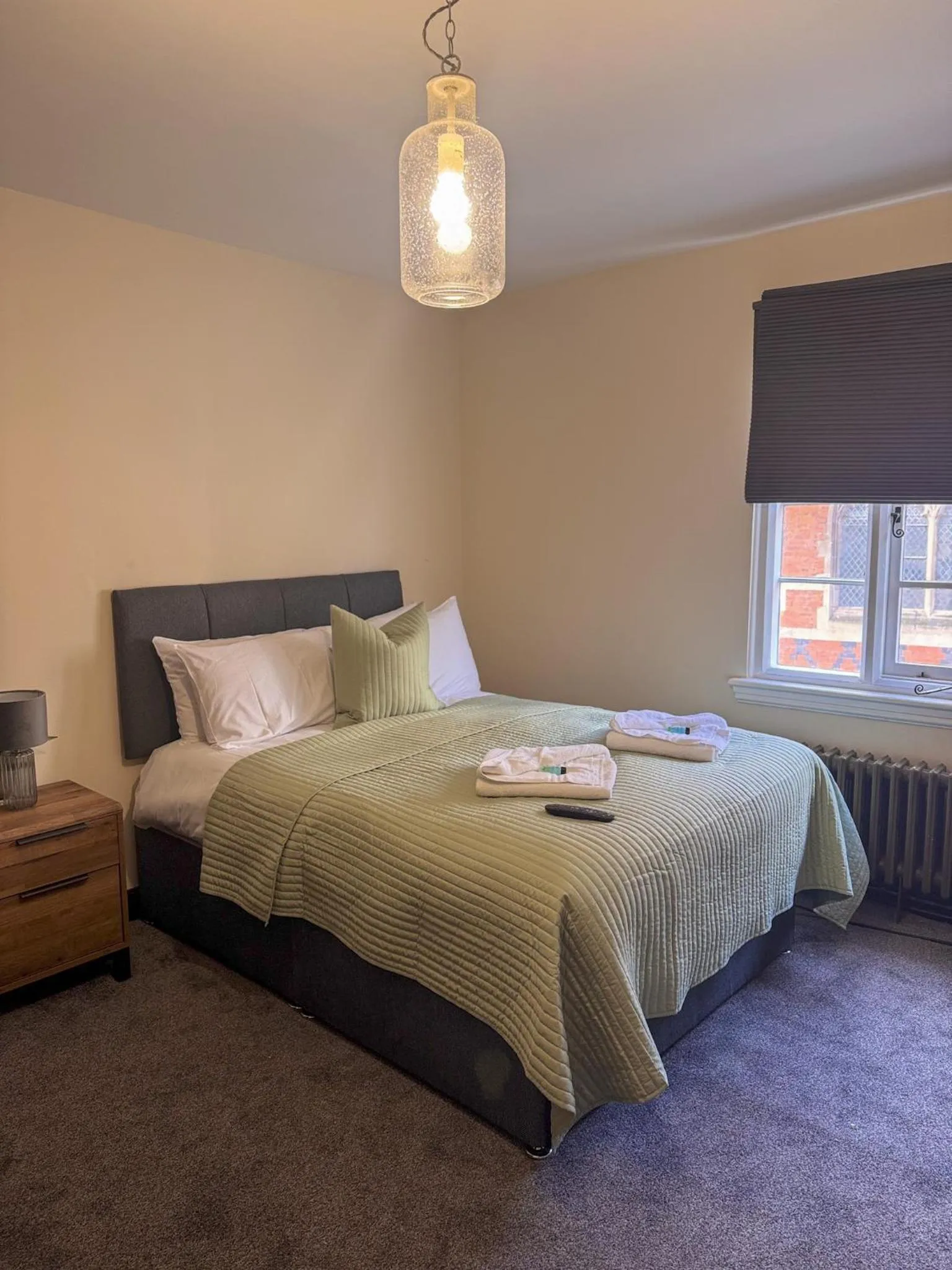 Bedroom, Bed in The Old Crown