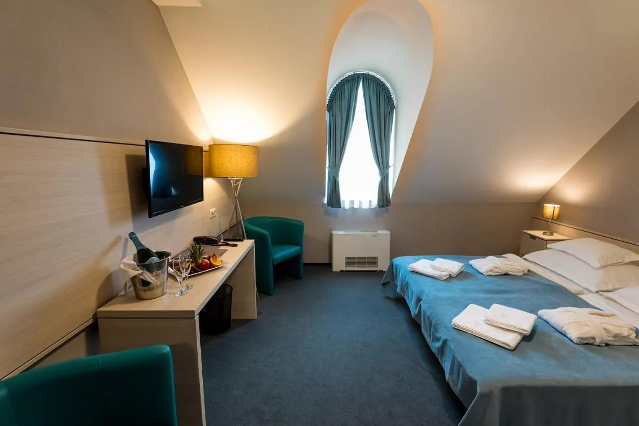 Bed in Hotel Kamilla