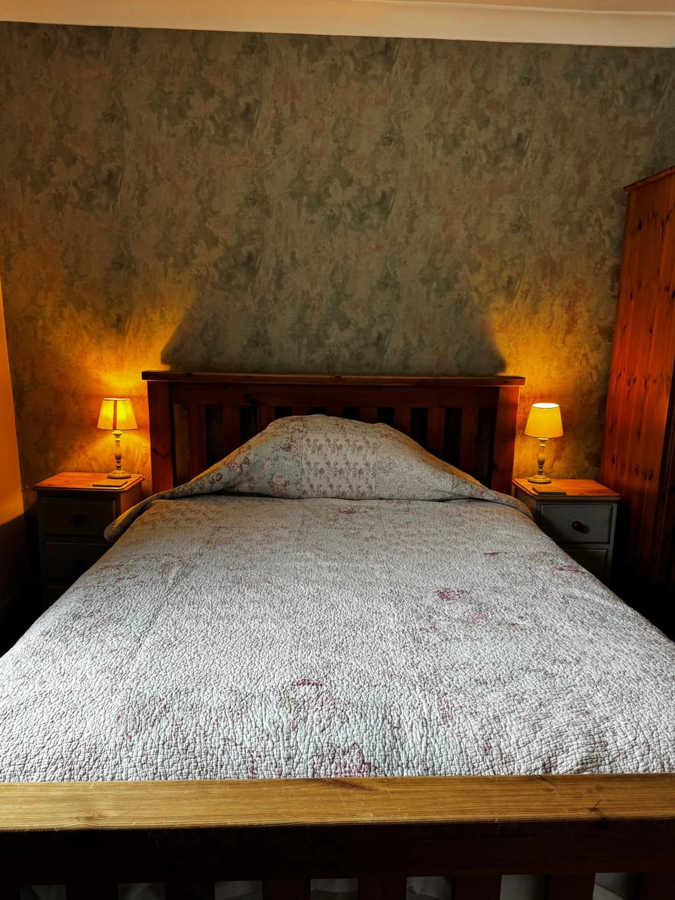 Bed in The Ilchester Arms Hotel, Ilchester Somerset