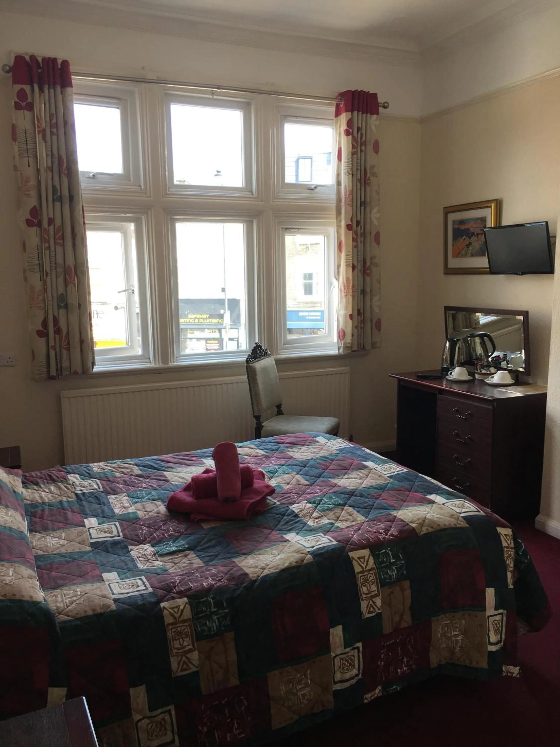 Bed in The Long Room Hotel and Bar