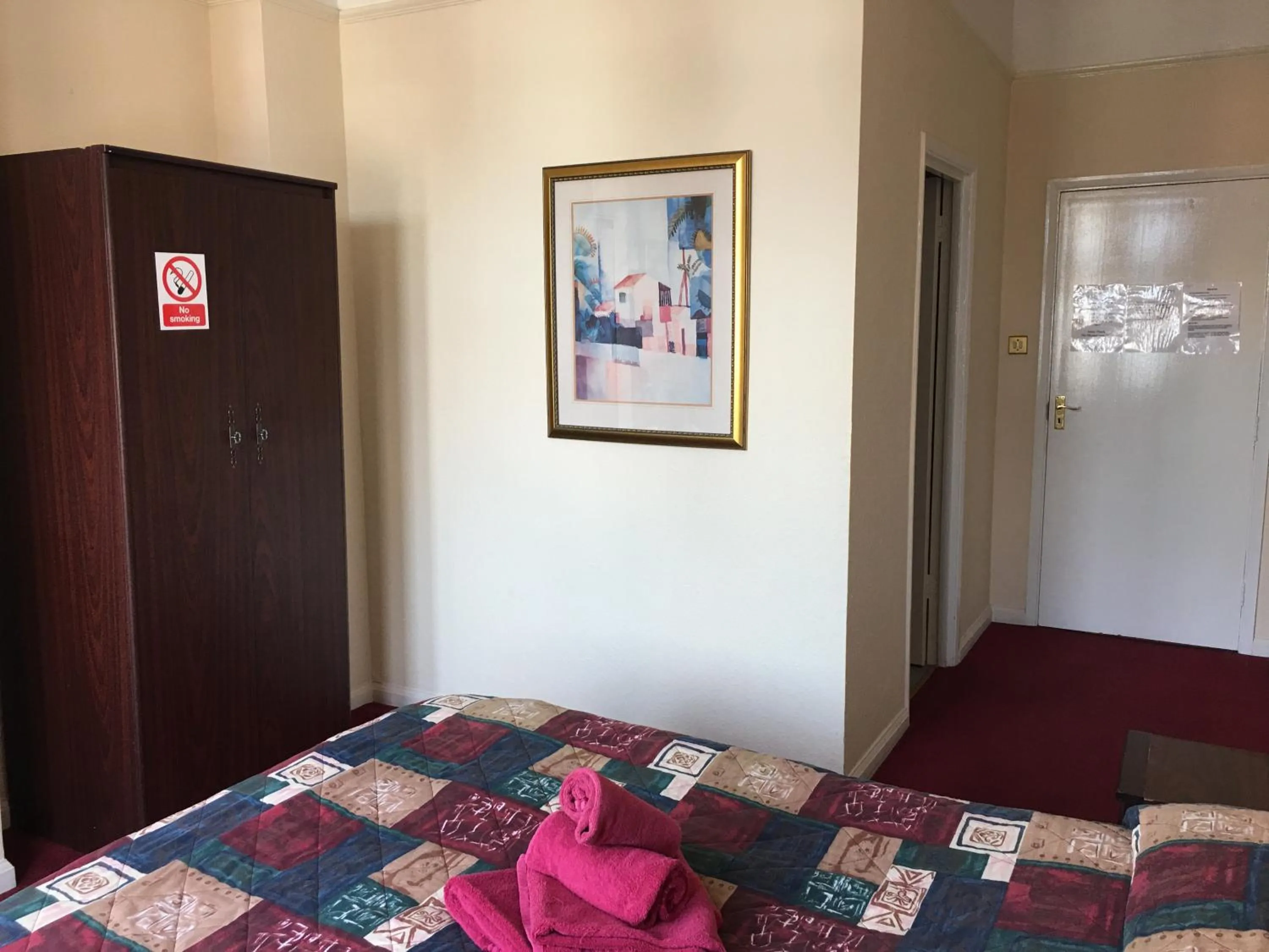 Bed in The Long Room Hotel and Bar