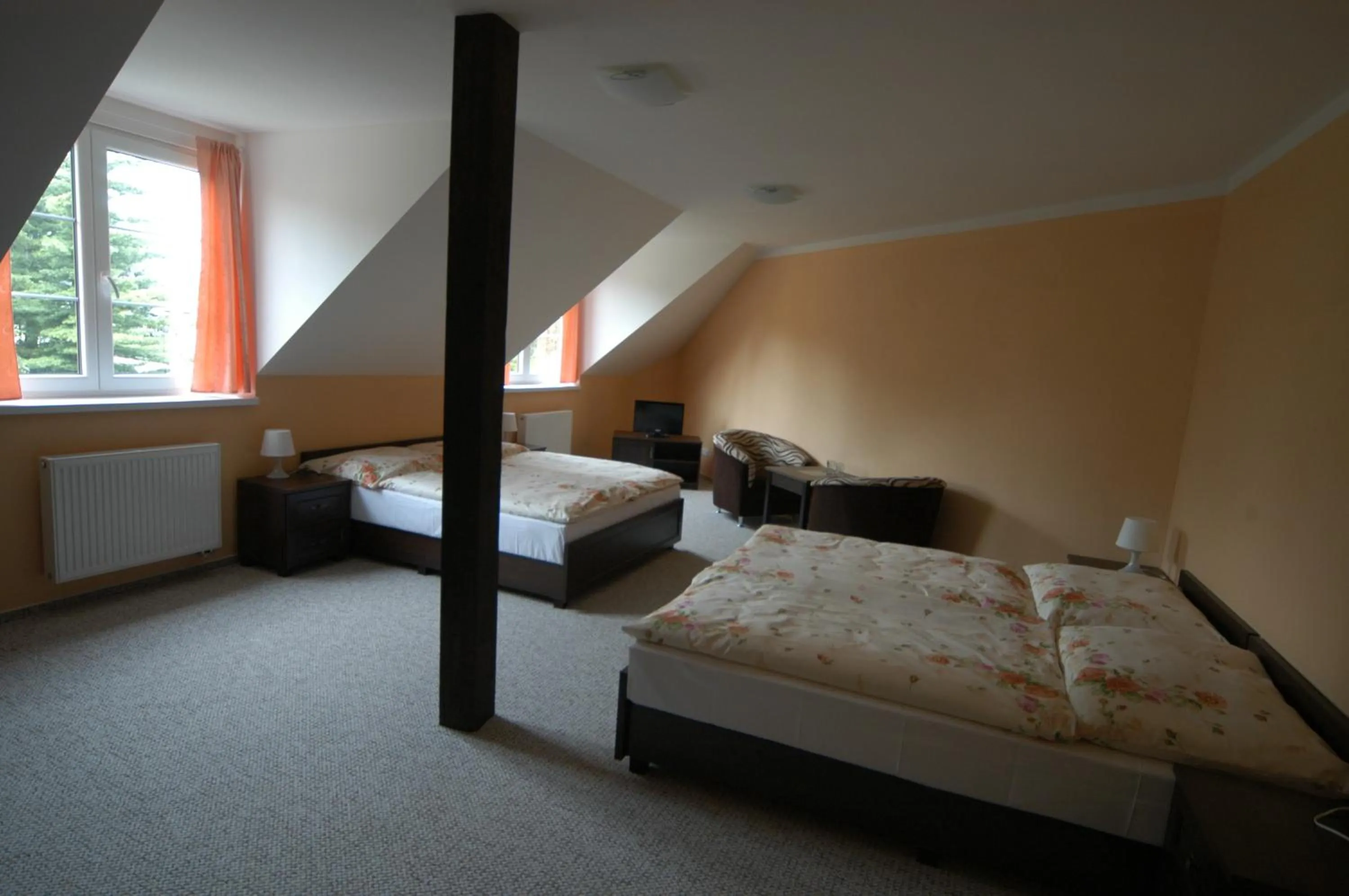 Photo of the whole room, Bed in Toscca