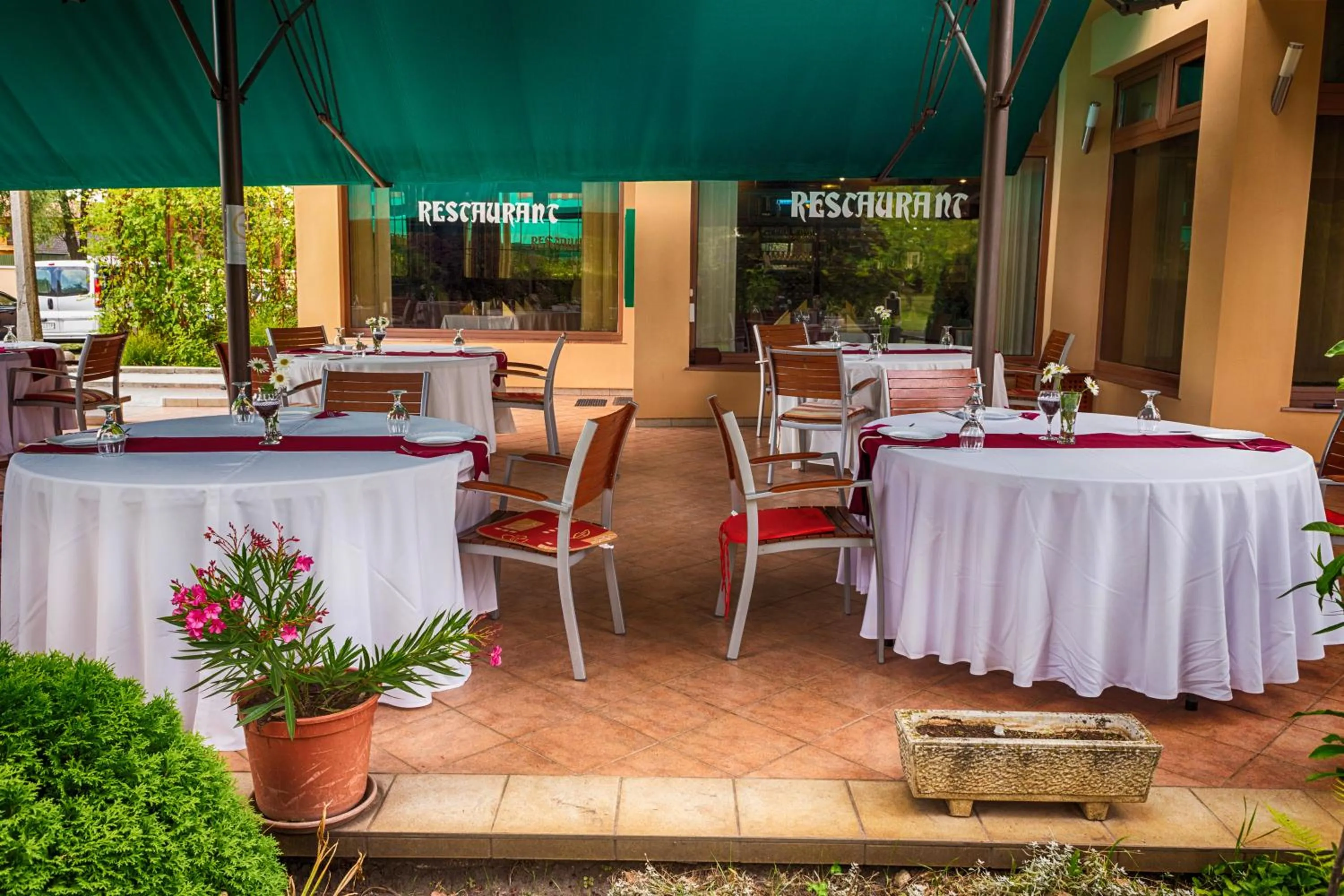 Restaurant/places to eat in Csipke Hotel