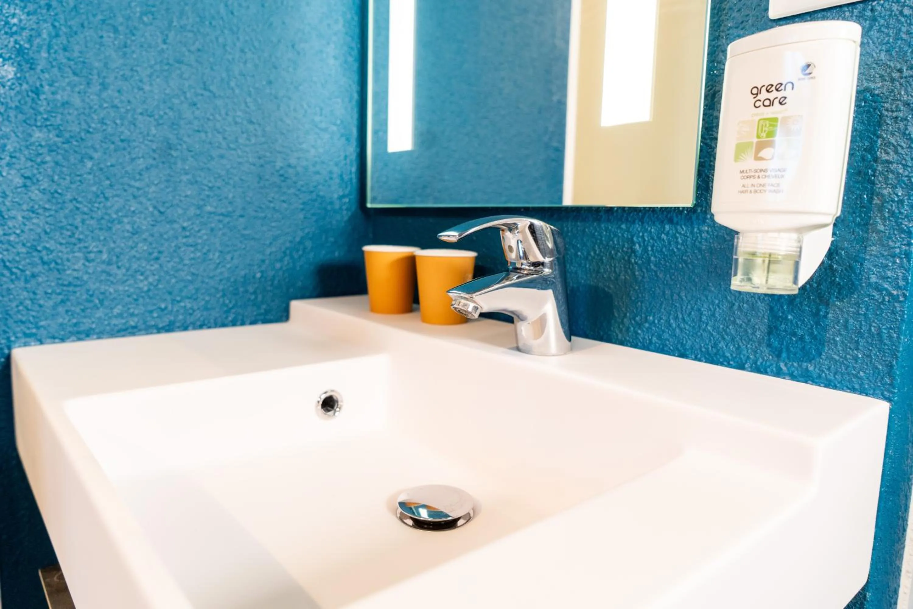 Bathroom in ibis budget Aix en Provence