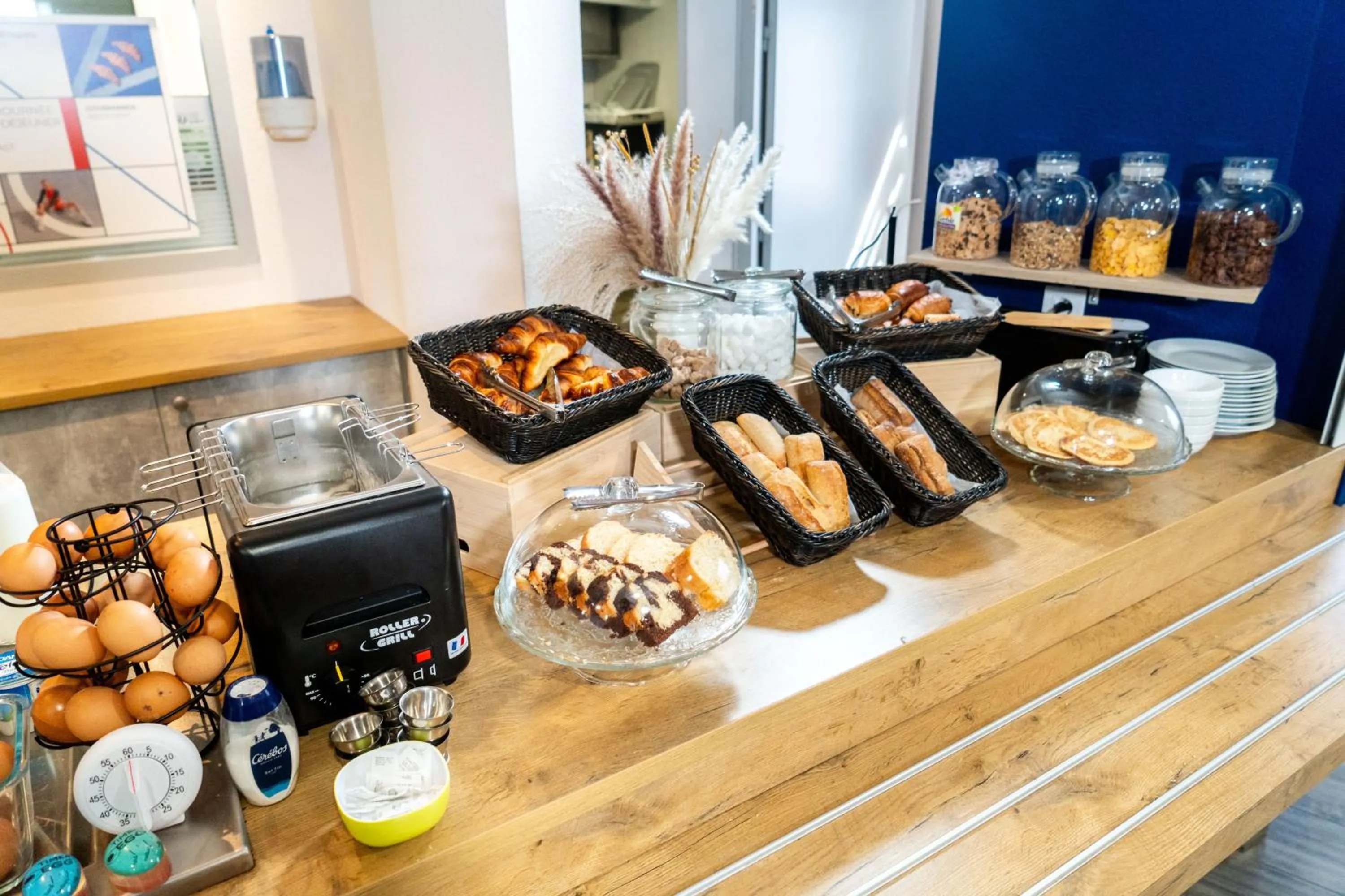 Food and drinks in ibis budget Aix en Provence