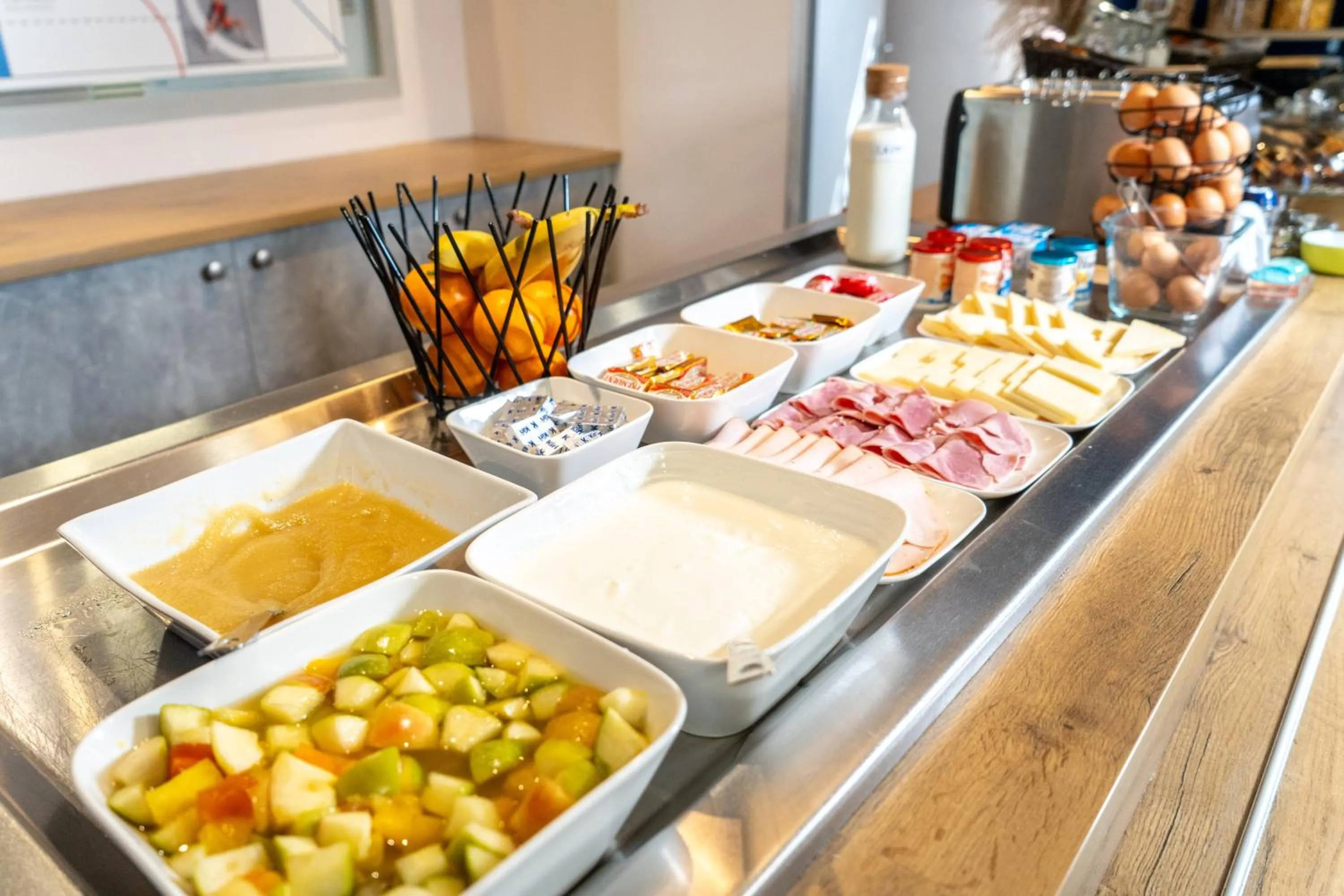 Food and drinks in ibis budget Aix en Provence