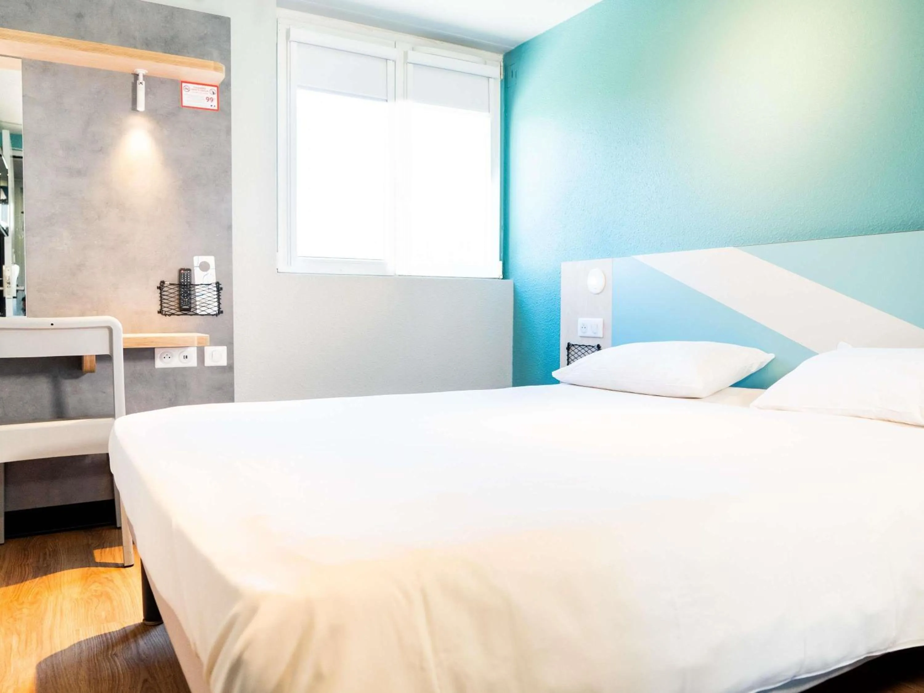 Bedroom, Bed in ibis budget Aix en Provence