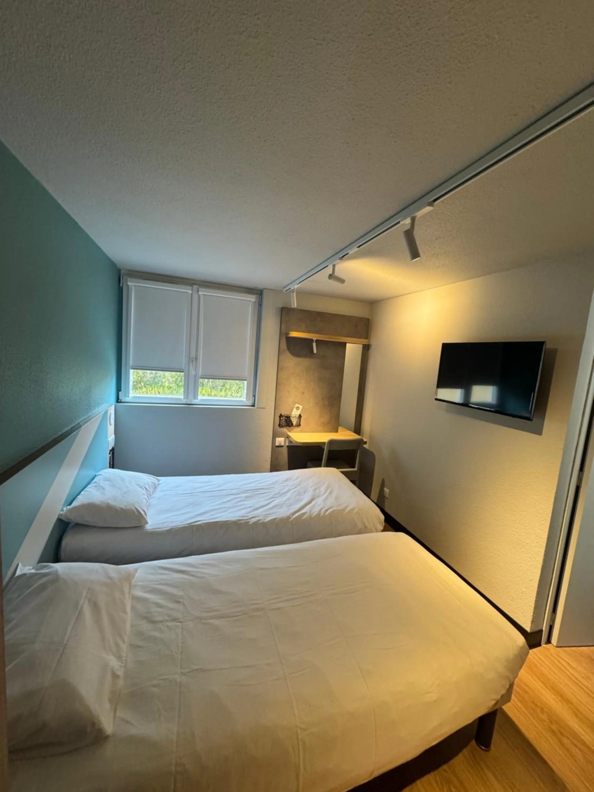 Bedroom, Bed in ibis budget Aix en Provence