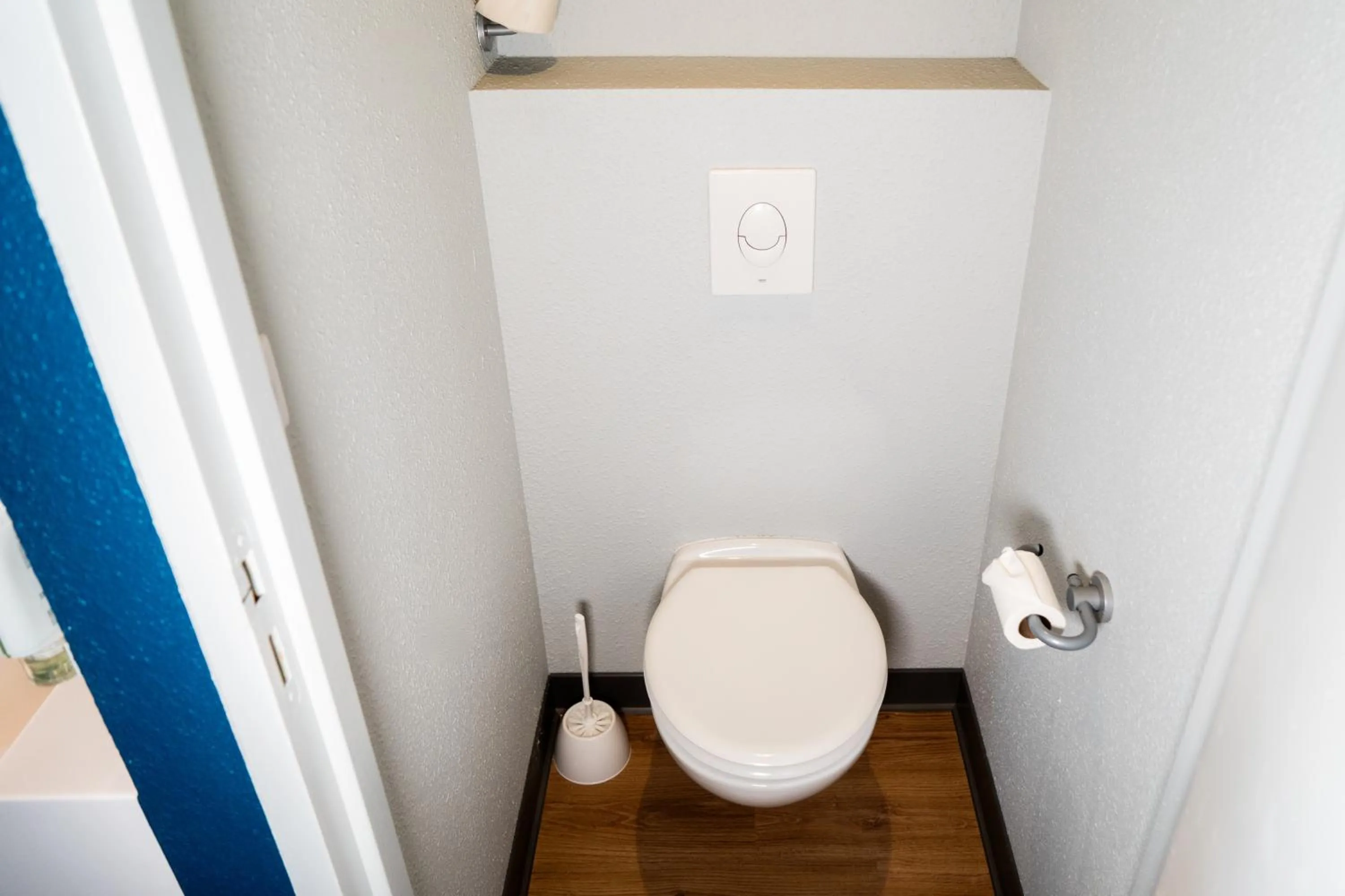 Toilet in ibis budget Aix en Provence