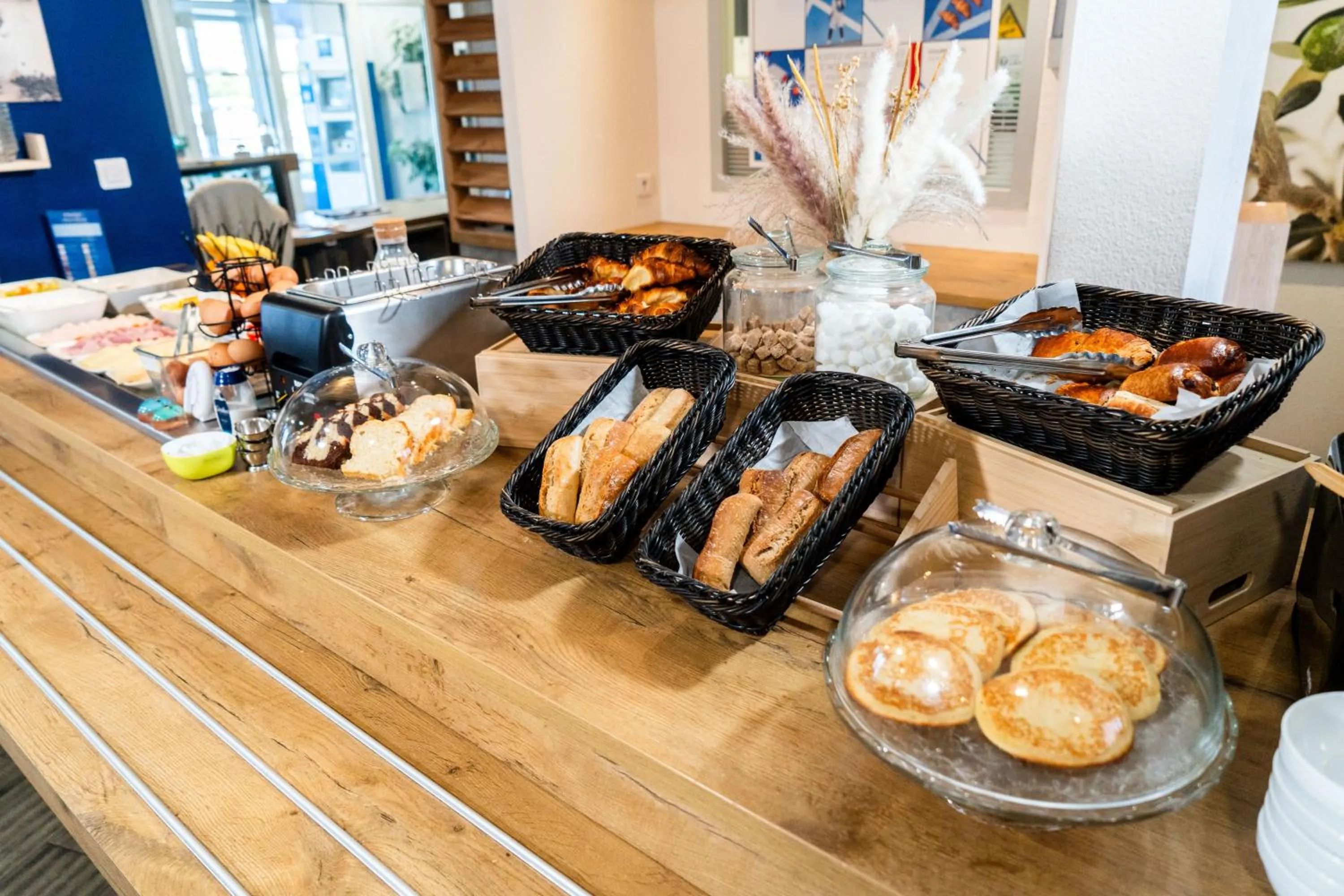 Food and drinks in ibis budget Aix en Provence