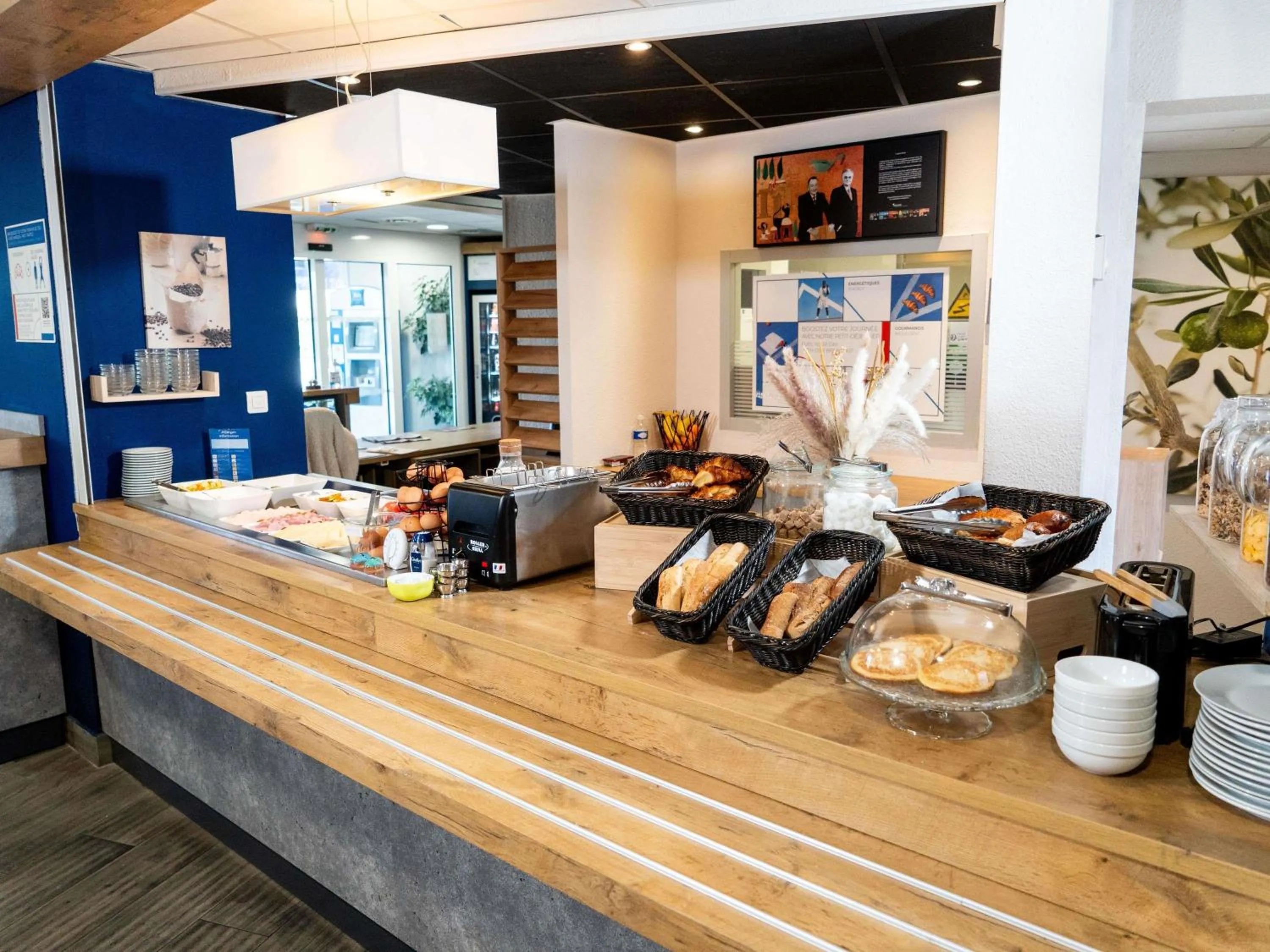 Breakfast in ibis budget Aix en Provence