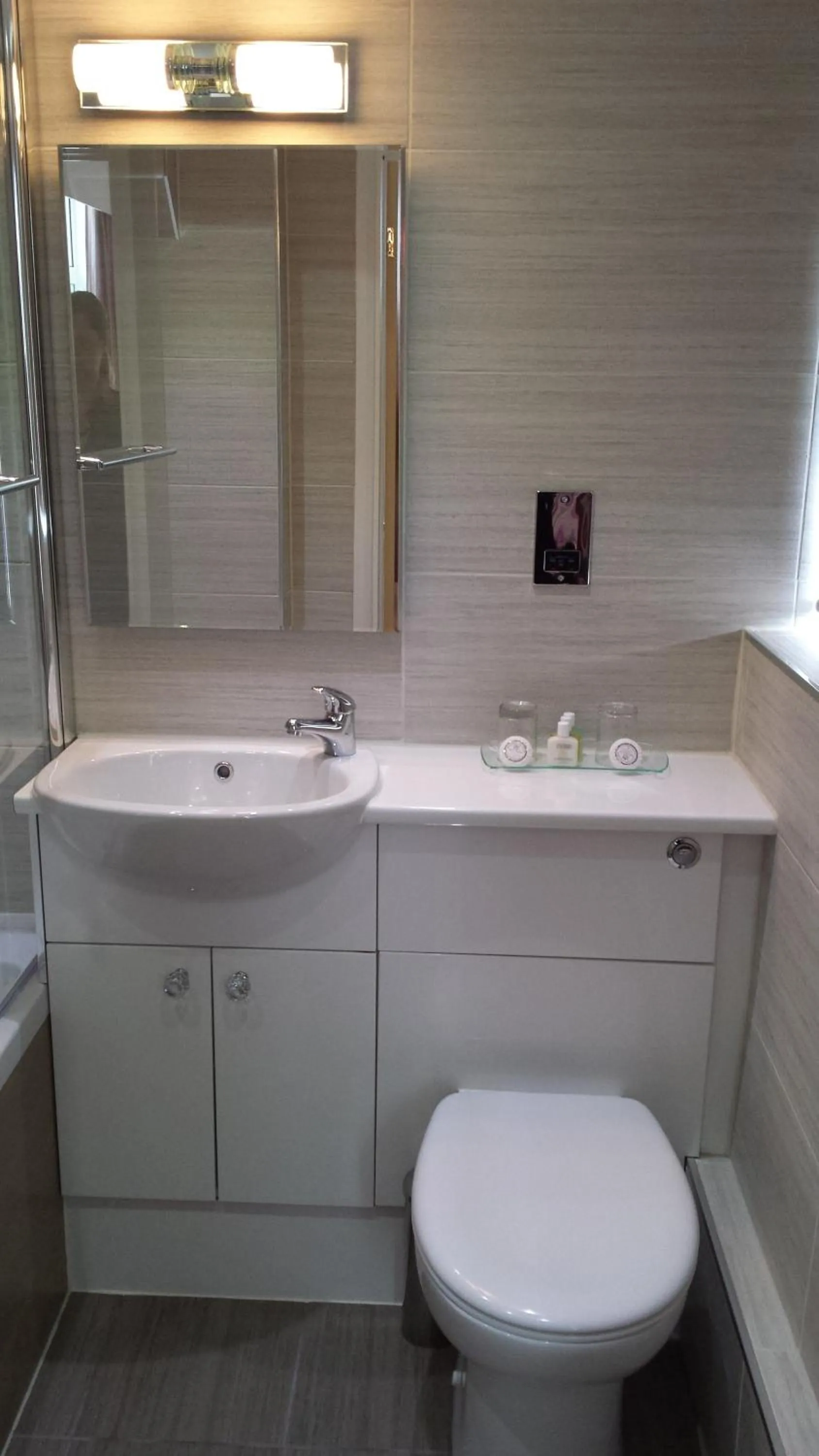 Toilet in Expanse Hotel