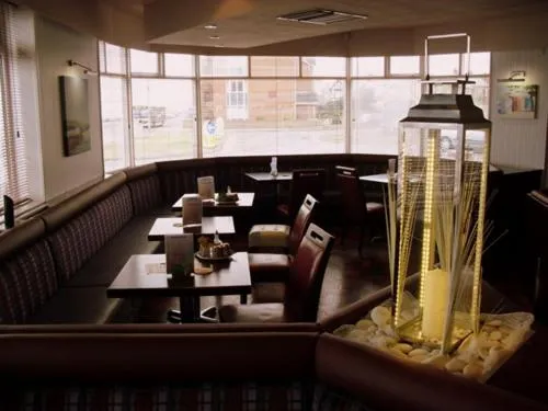 Restaurant/places to eat in Expanse Hotel