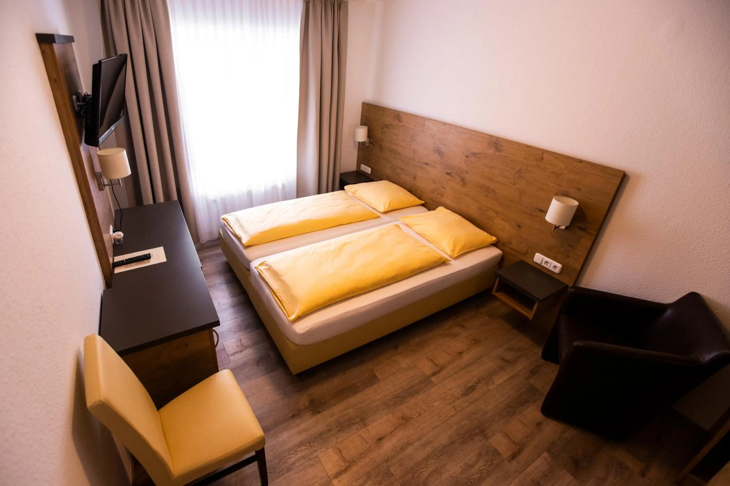 Bed in ZUM ZIEL Hotel & Restaurant Grenzach-Wyhlen bei Basel
