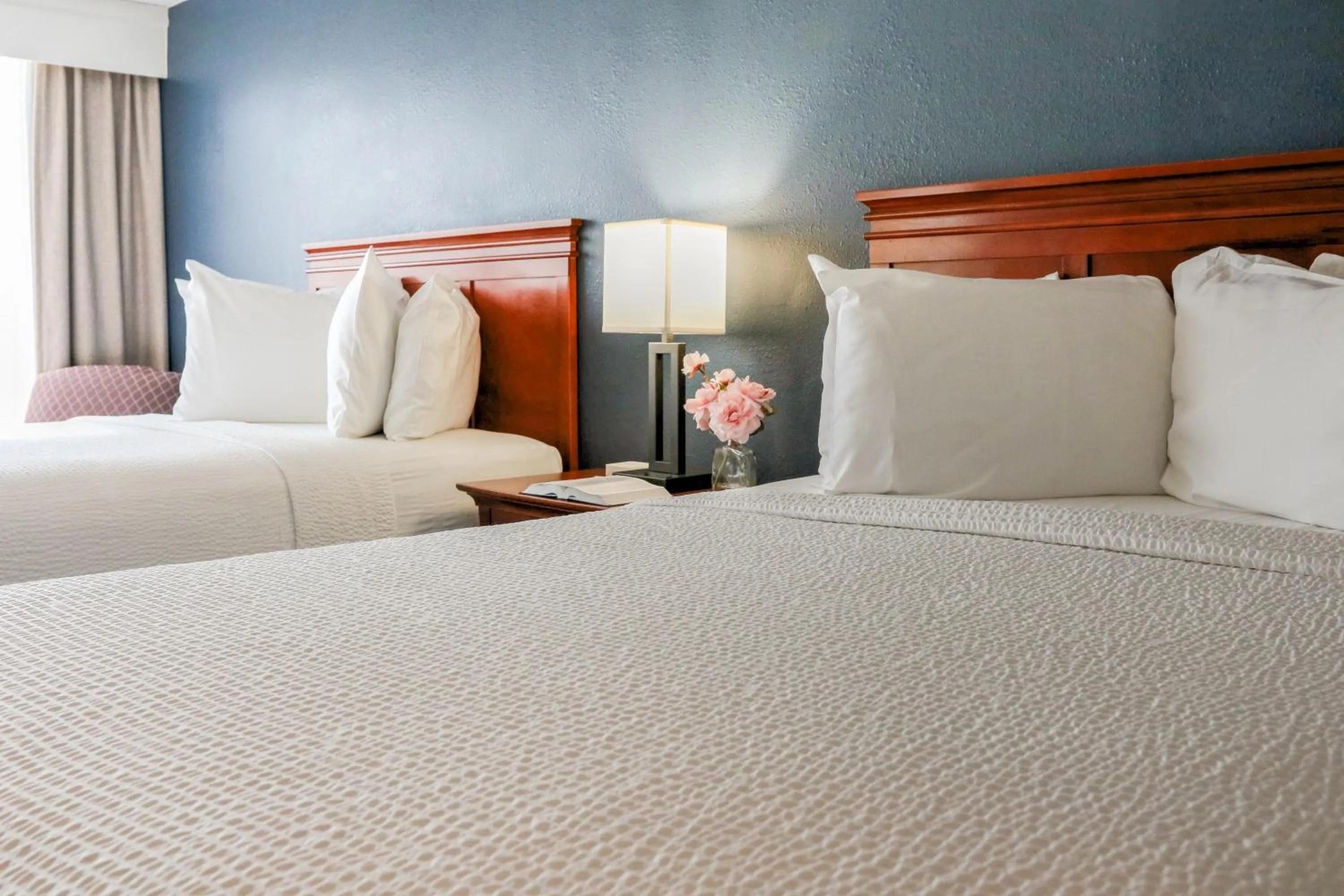 Bed in The Ramsey Hotel and Convention Center Pigeon Forge