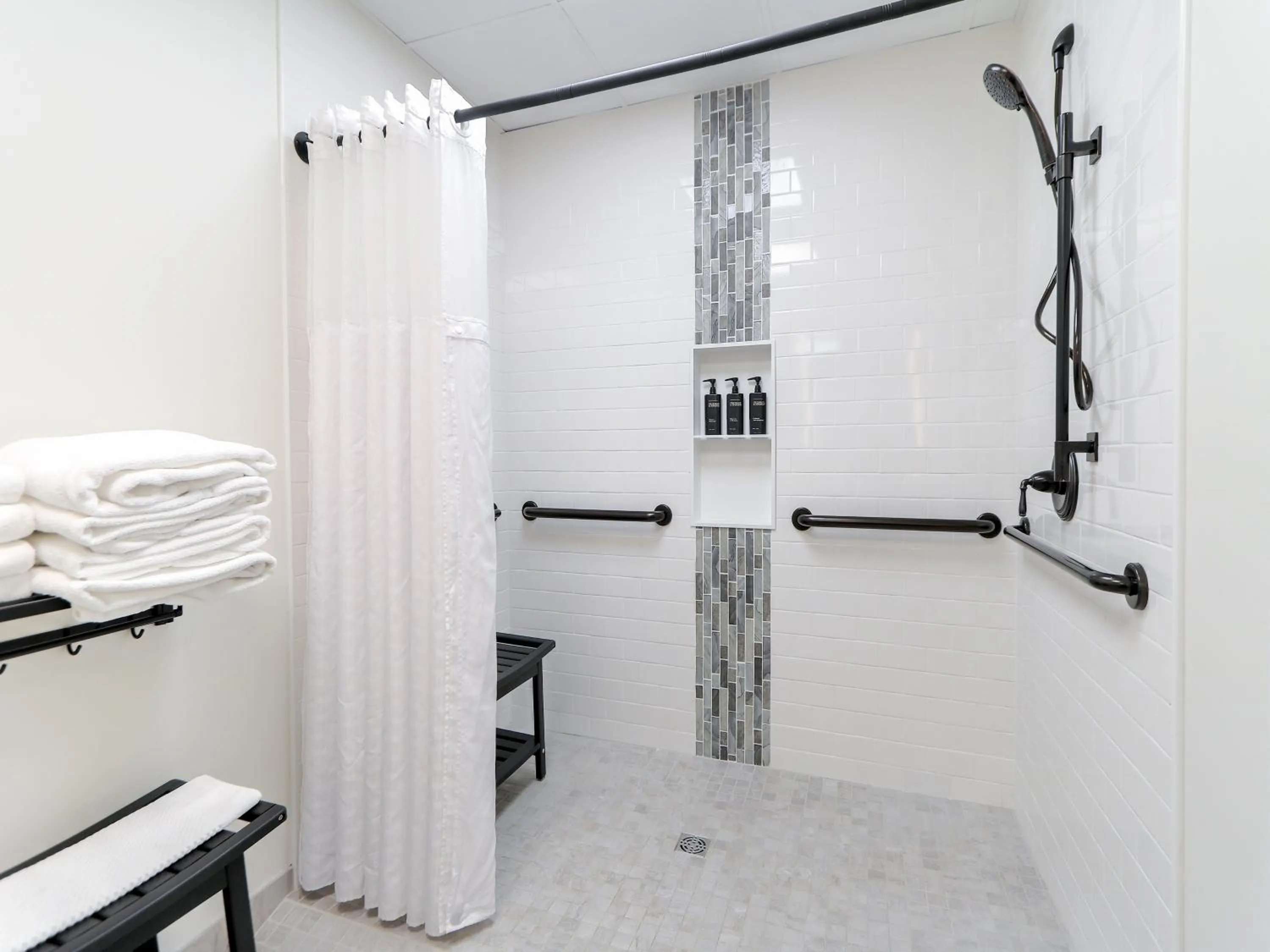 Shower in The Ramsey Hotel and Convention Center Pigeon Forge