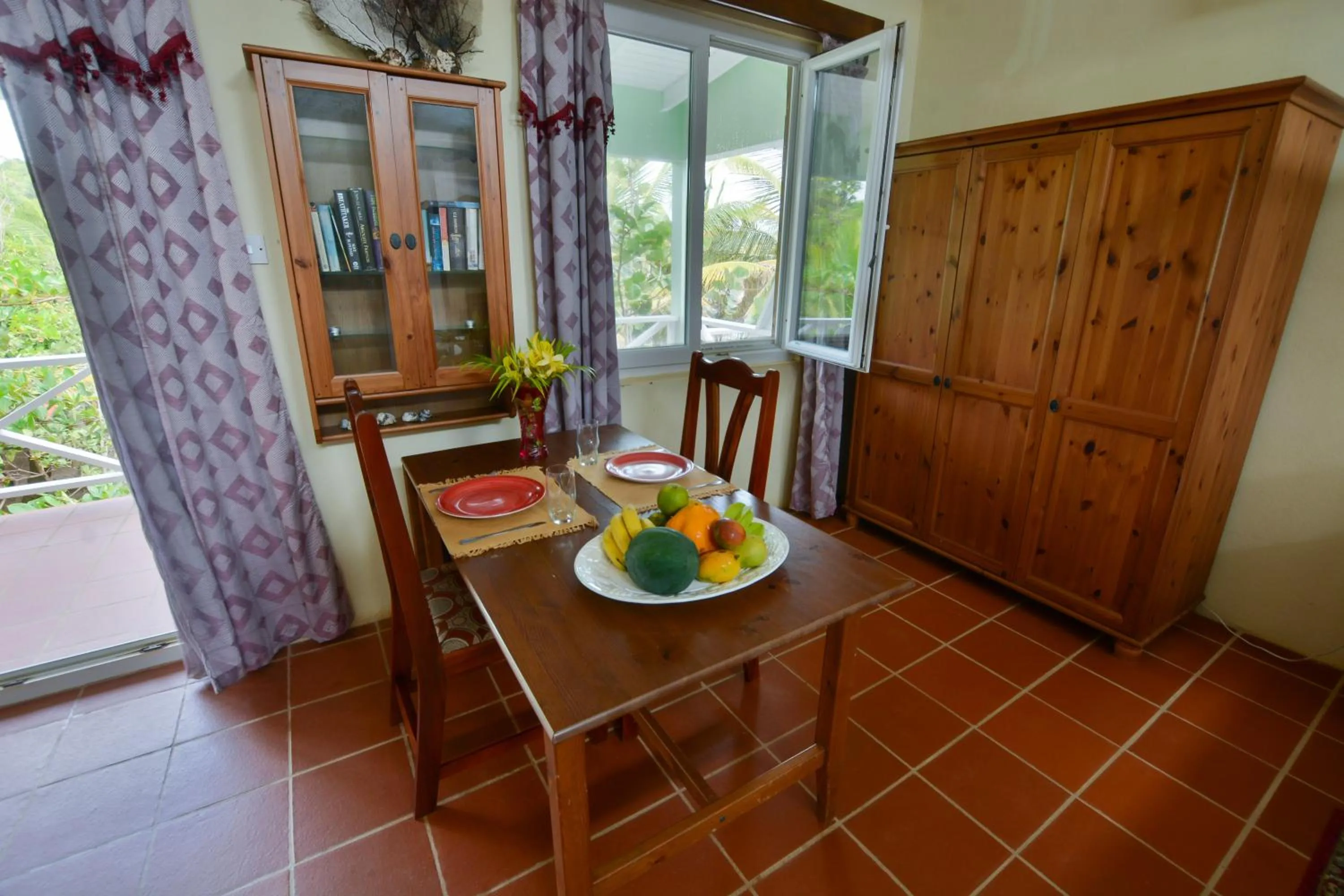 Food and drinks in Cabier Ocean Lodge