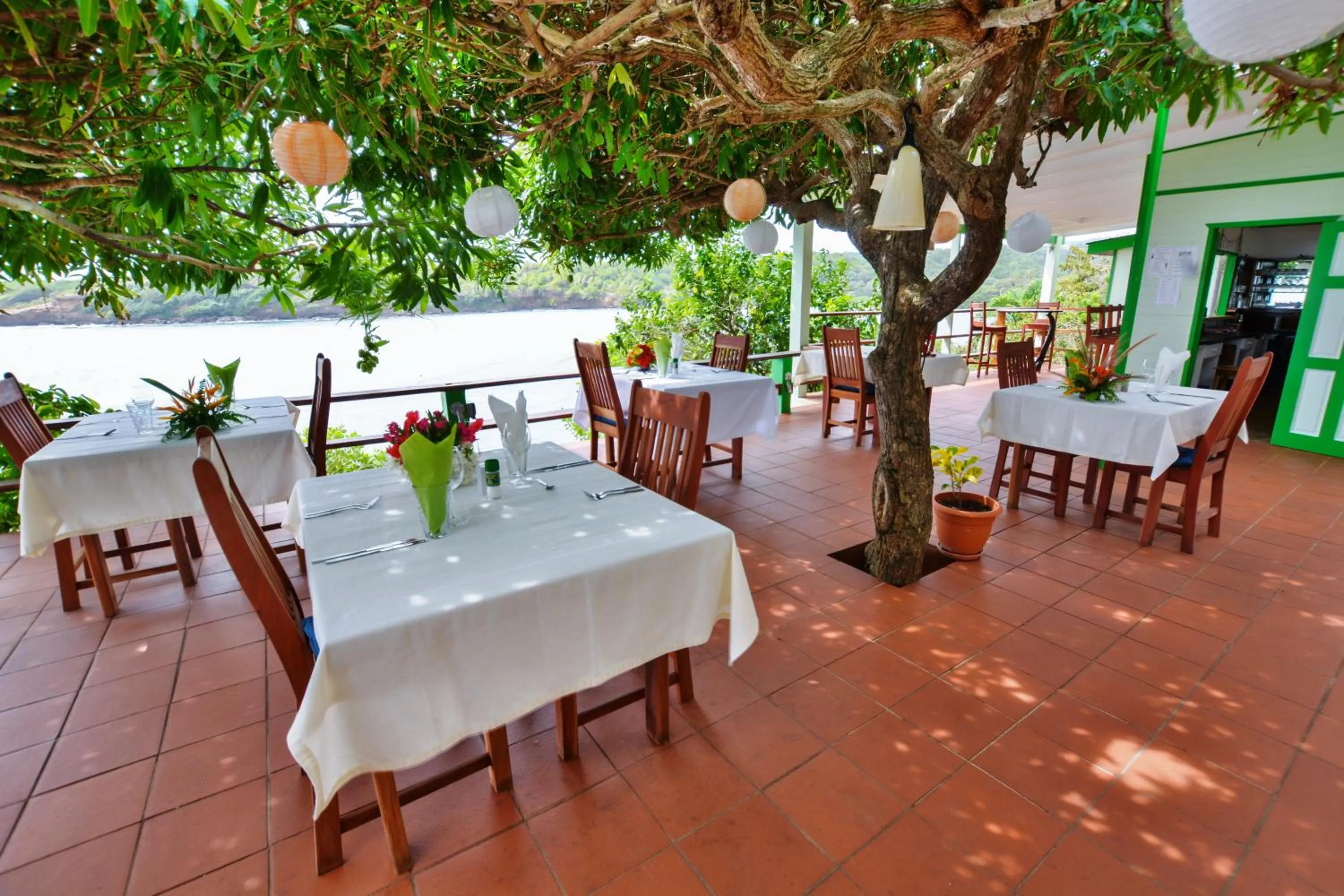 Restaurant/places to eat in Cabier Ocean Lodge