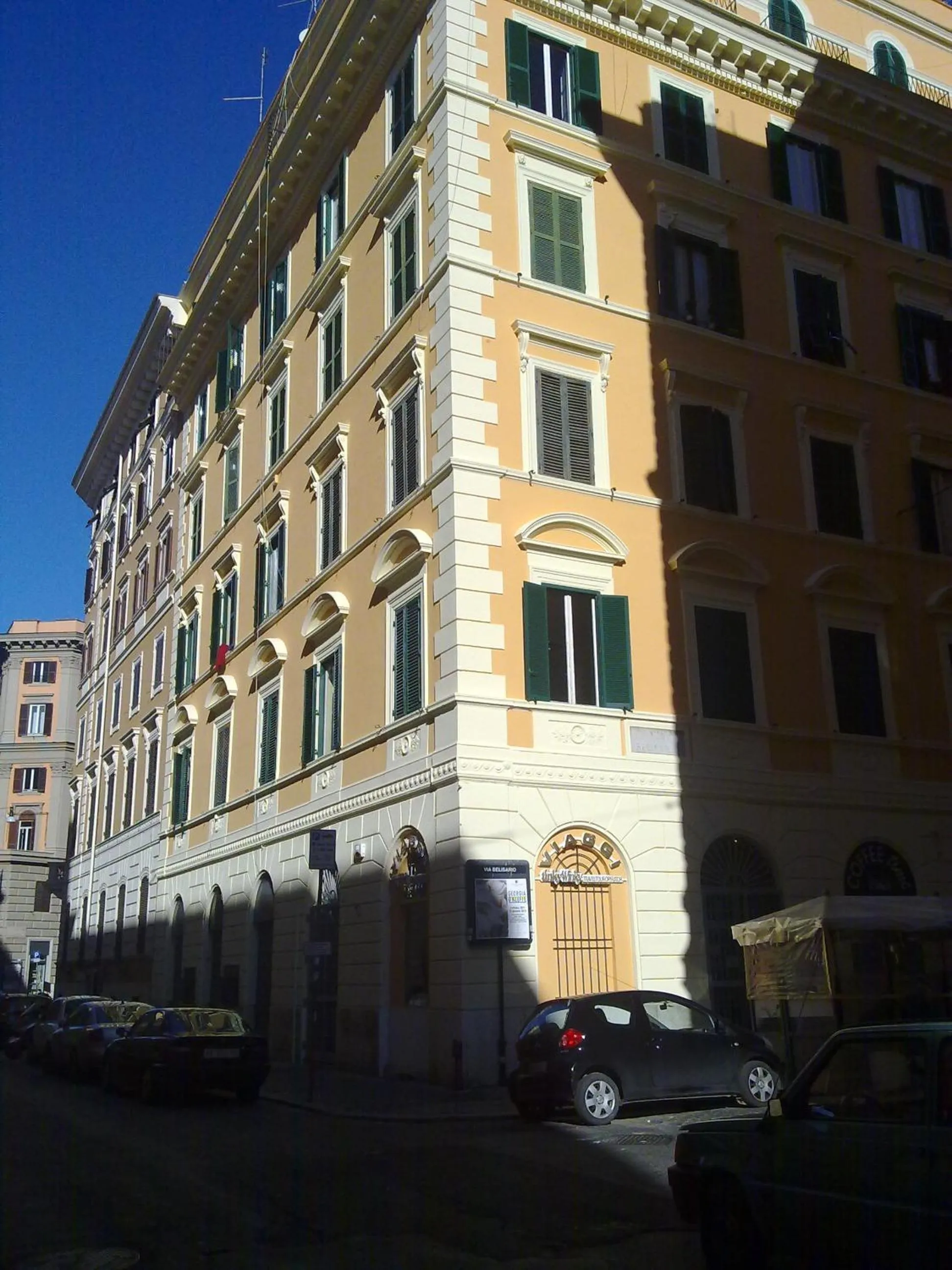 Facade/entrance in Domus RomAntica