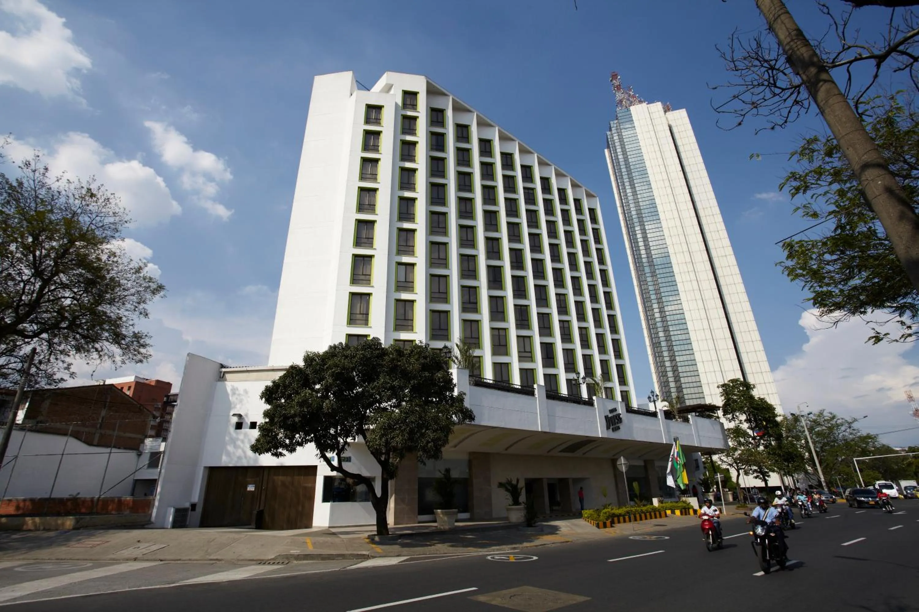 Facade/entrance in Hotel Cosmos Cali