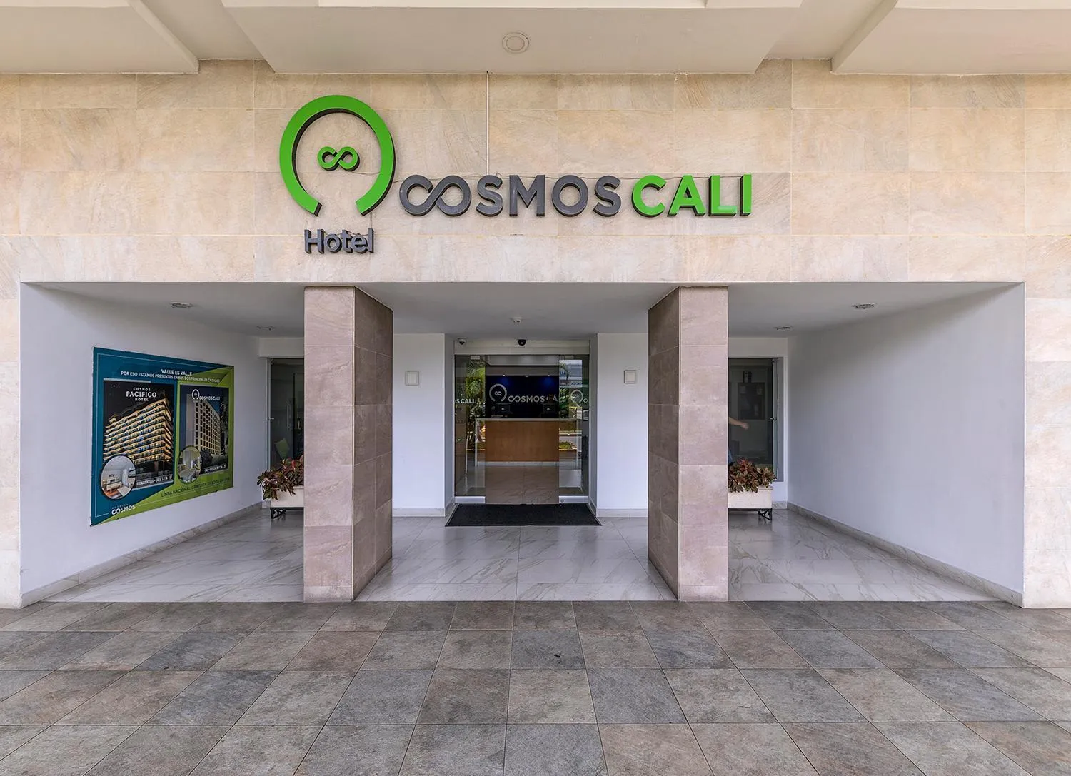 Facade/entrance in Hotel Cosmos Cali