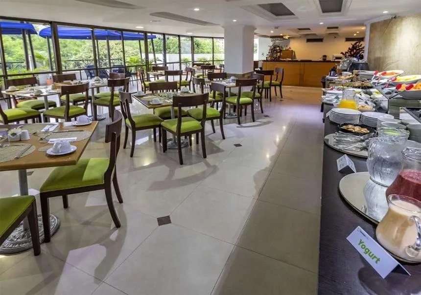 Restaurant/places to eat in Hotel Cosmos Cali