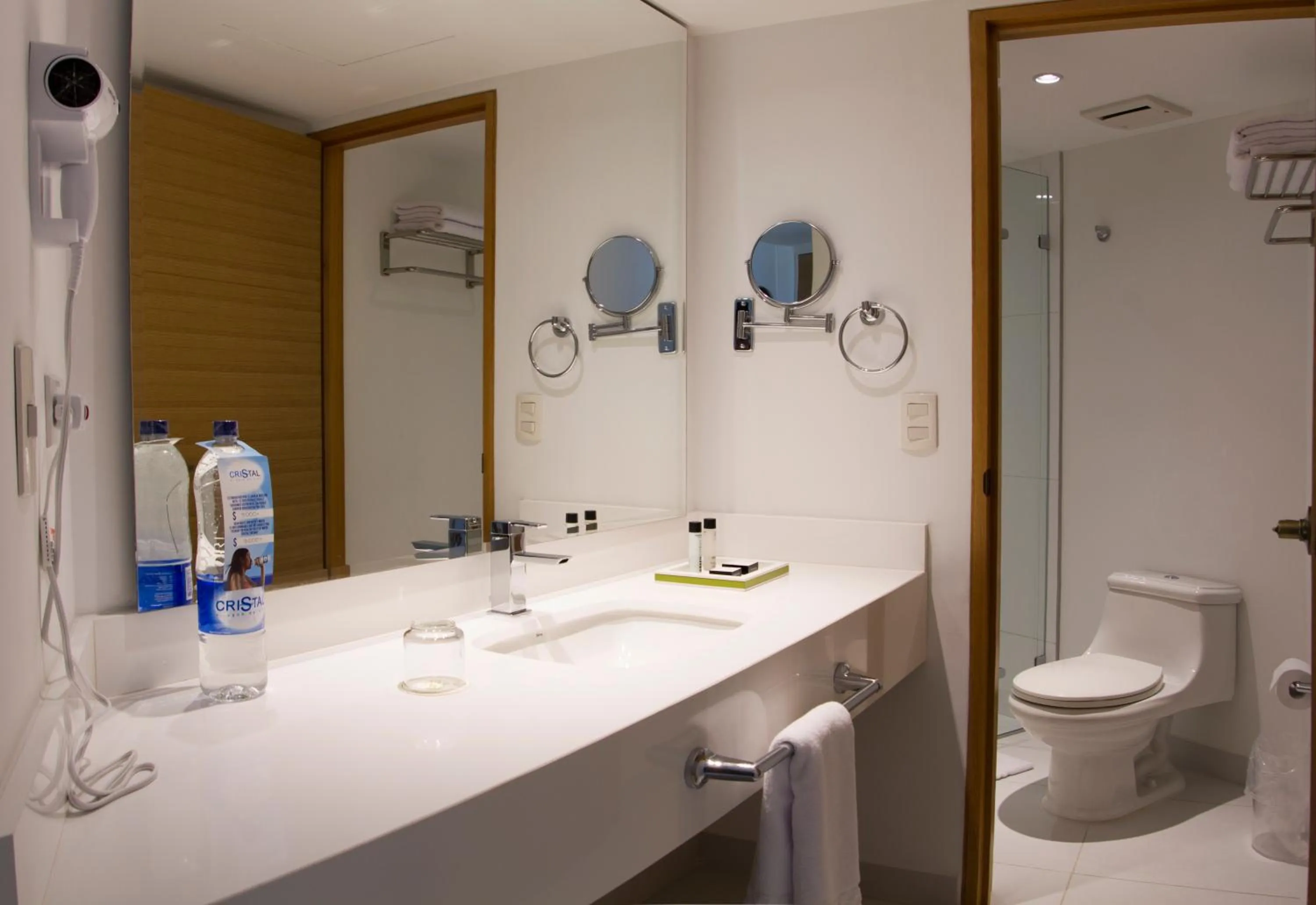 Bathroom in Hotel Cosmos Cali