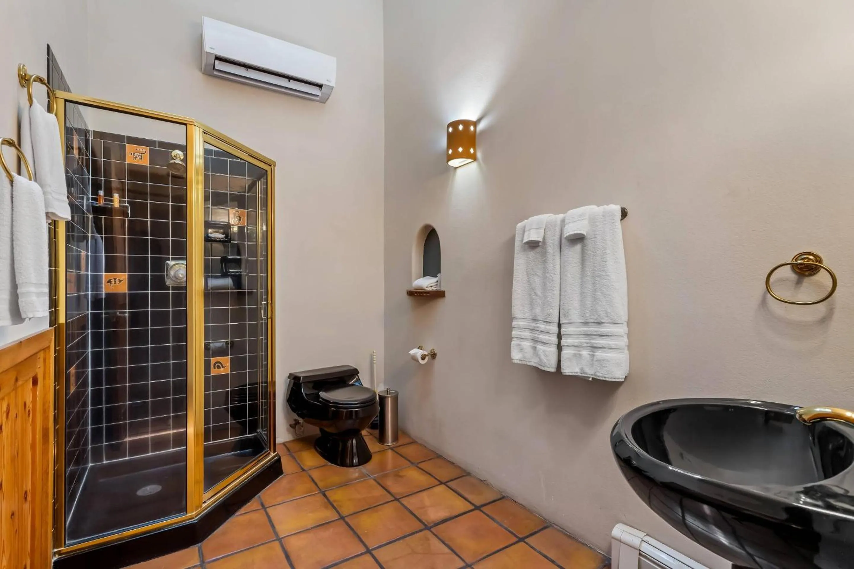 Bedroom in Casas de Suenos Old Town Historic Inn, an Ascend Collection Hotel