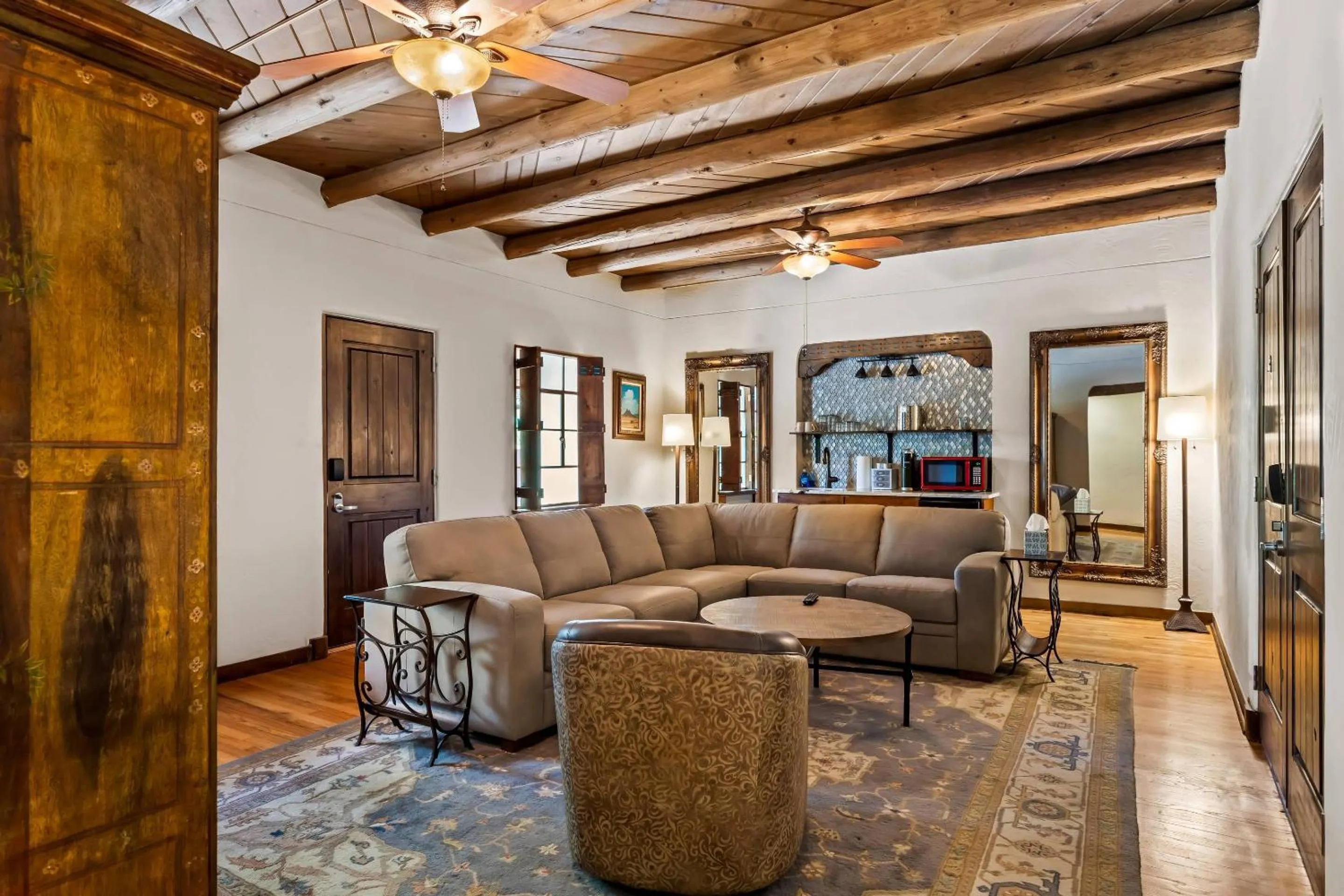 Bedroom in Casas de Suenos Old Town Historic Inn, an Ascend Collection Hotel