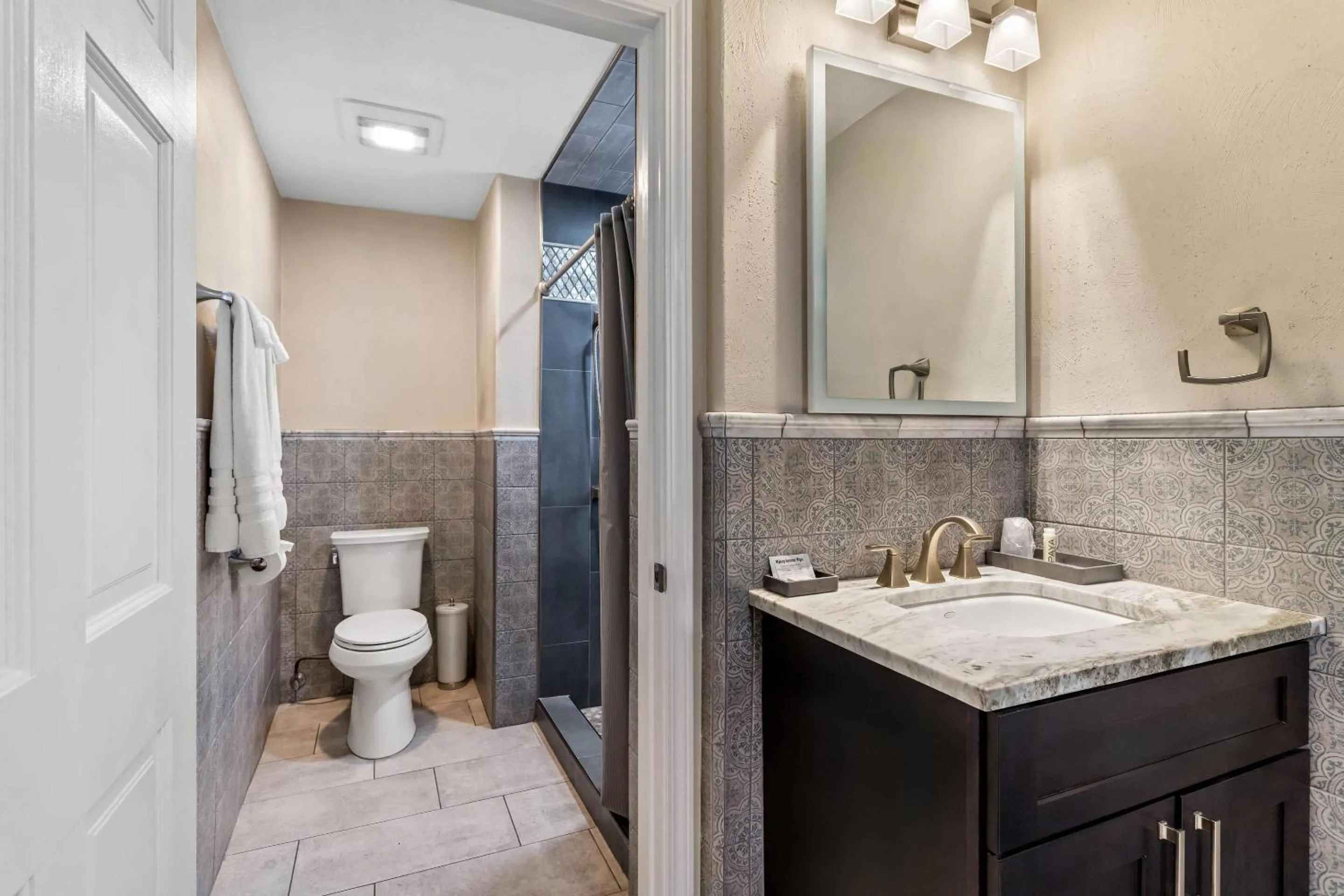 Bedroom in Casas de Suenos Old Town Historic Inn, an Ascend Collection Hotel