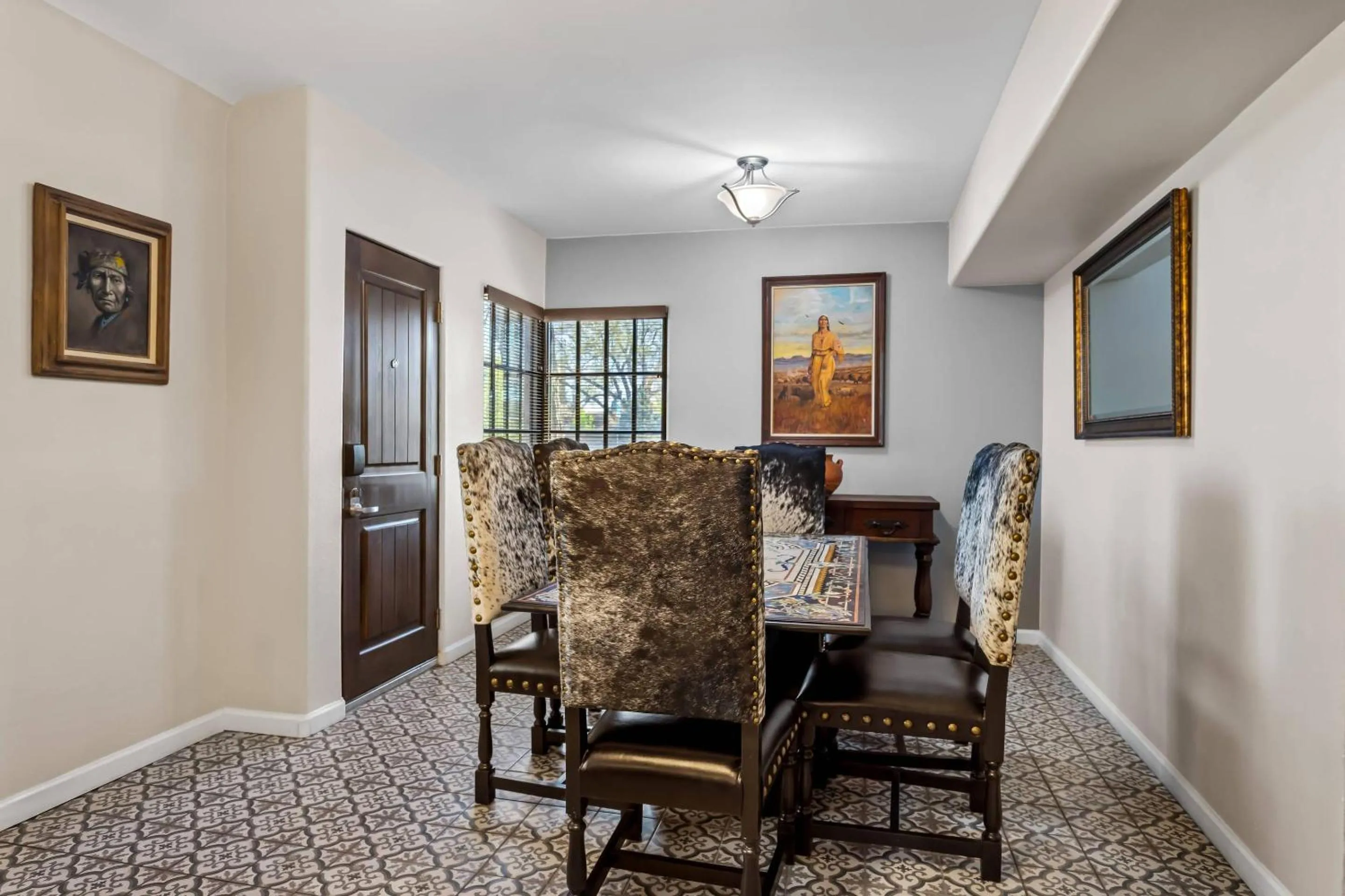 Bedroom in Casas de Suenos Old Town Historic Inn, an Ascend Collection Hotel