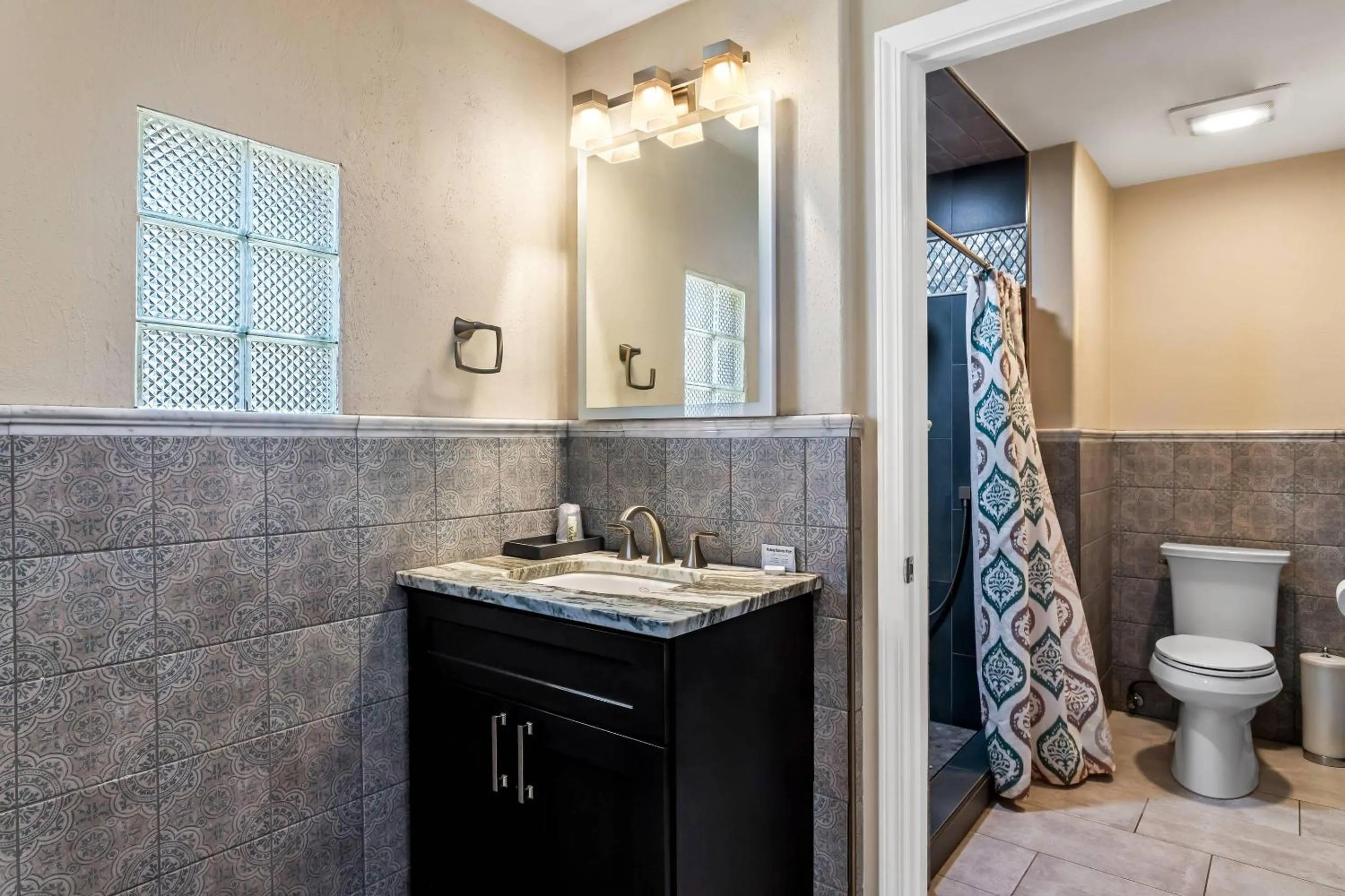 Bedroom in Casas de Suenos Old Town Historic Inn, an Ascend Collection Hotel