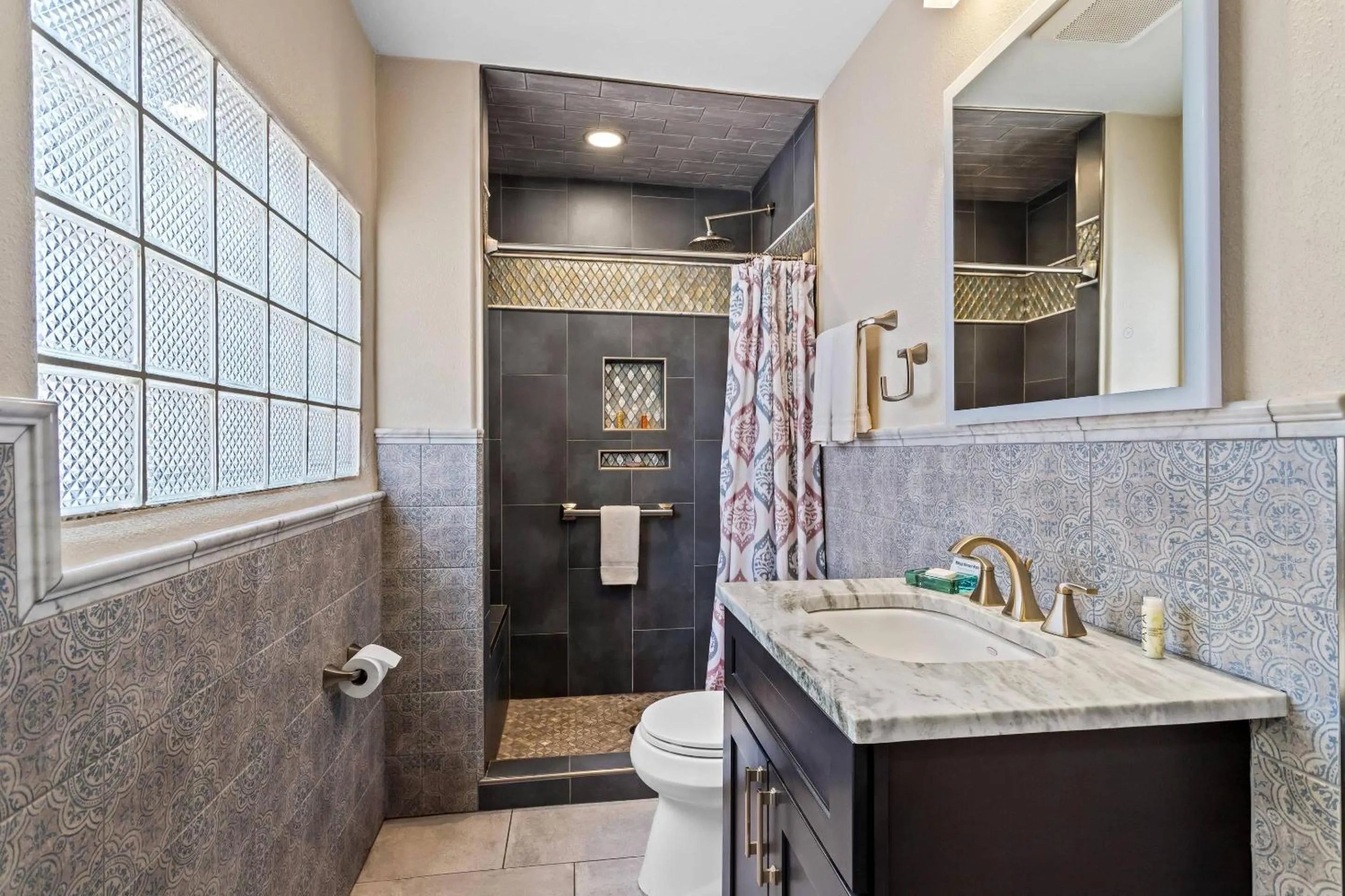 Bedroom in Casas de Suenos Old Town Historic Inn, an Ascend Collection Hotel