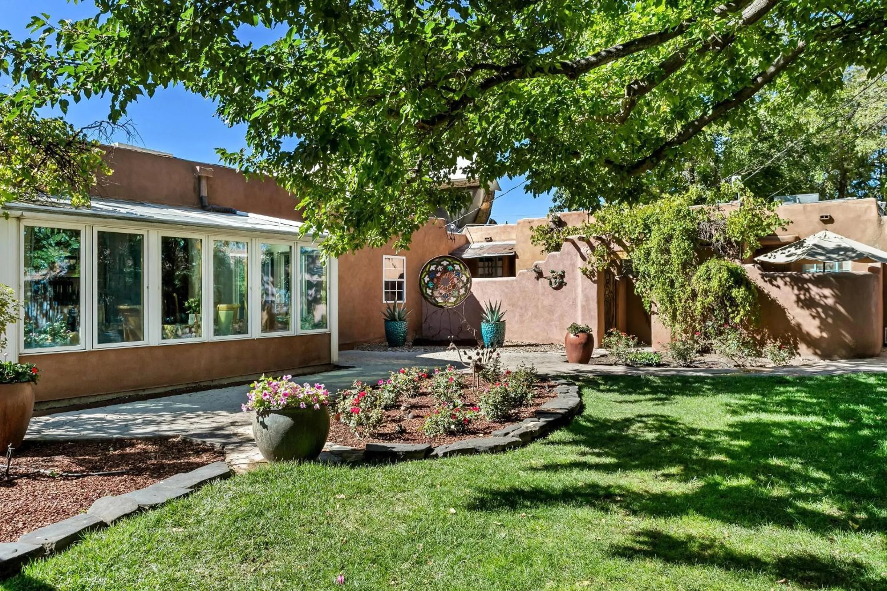 Bedroom in Casas de Suenos Old Town Historic Inn, an Ascend Collection Hotel