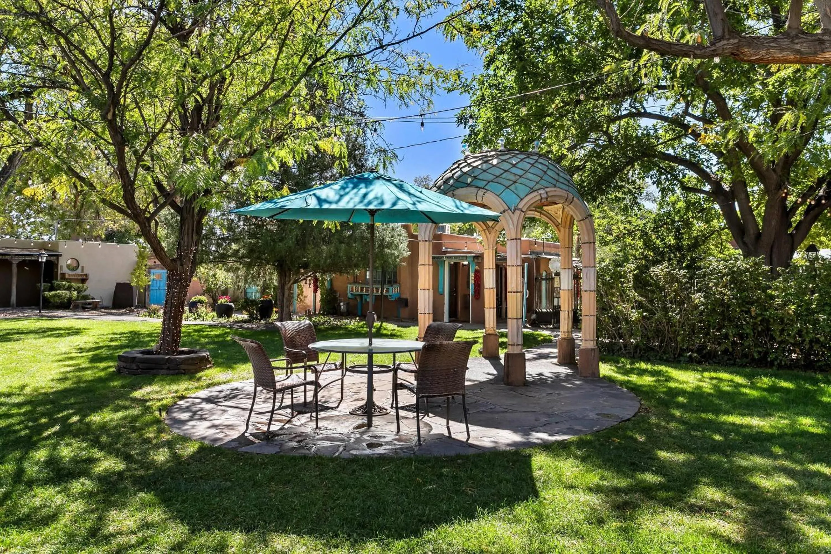 Bedroom in Casas de Suenos Old Town Historic Inn, an Ascend Collection Hotel