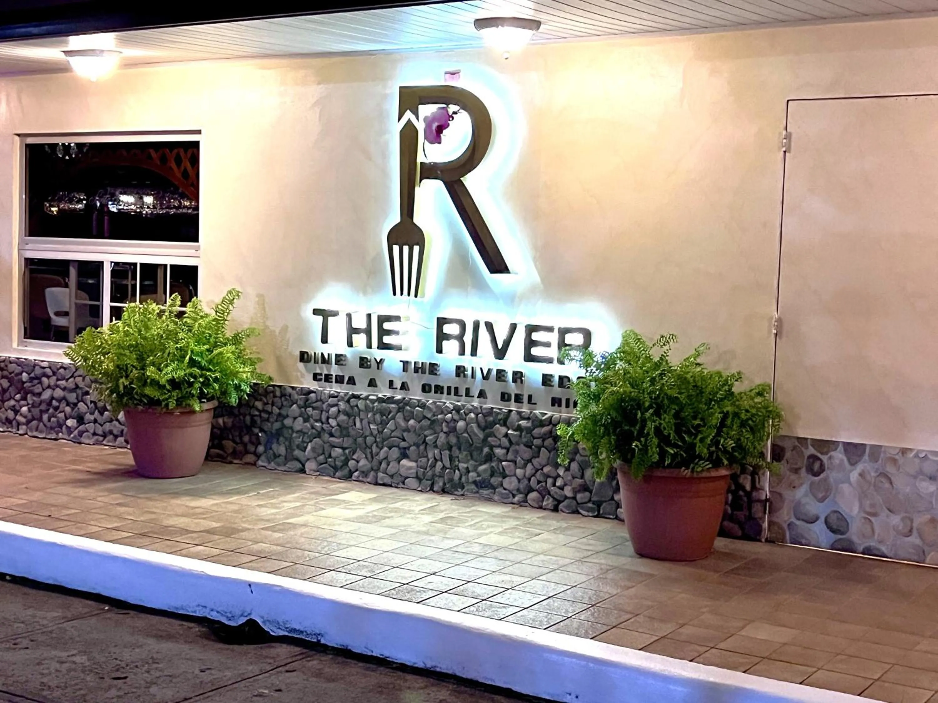 Restaurant/places to eat in Hotel Valle del Rio