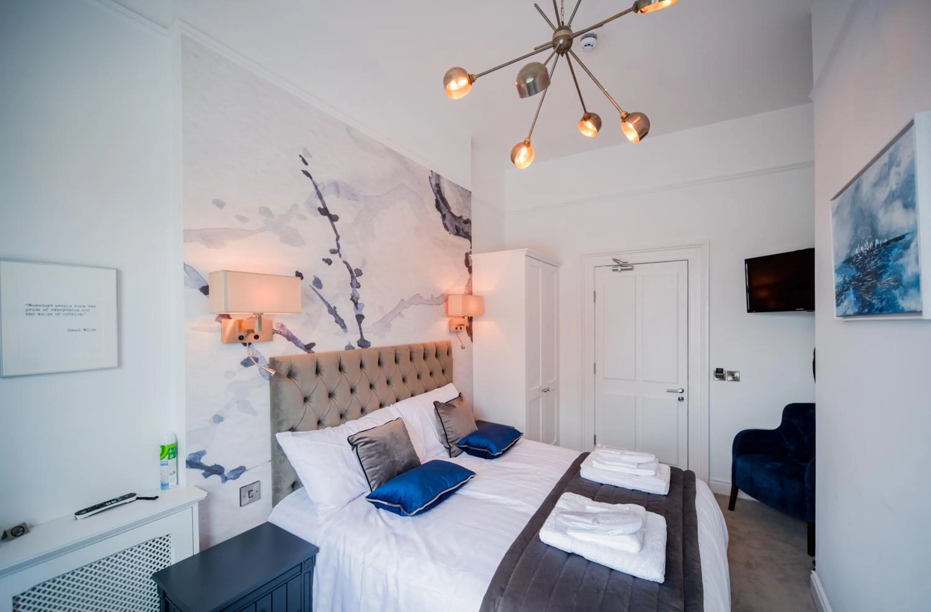 Photo of the whole room, Bed in The Strand Hotel, the former residence of Oscar Wilde