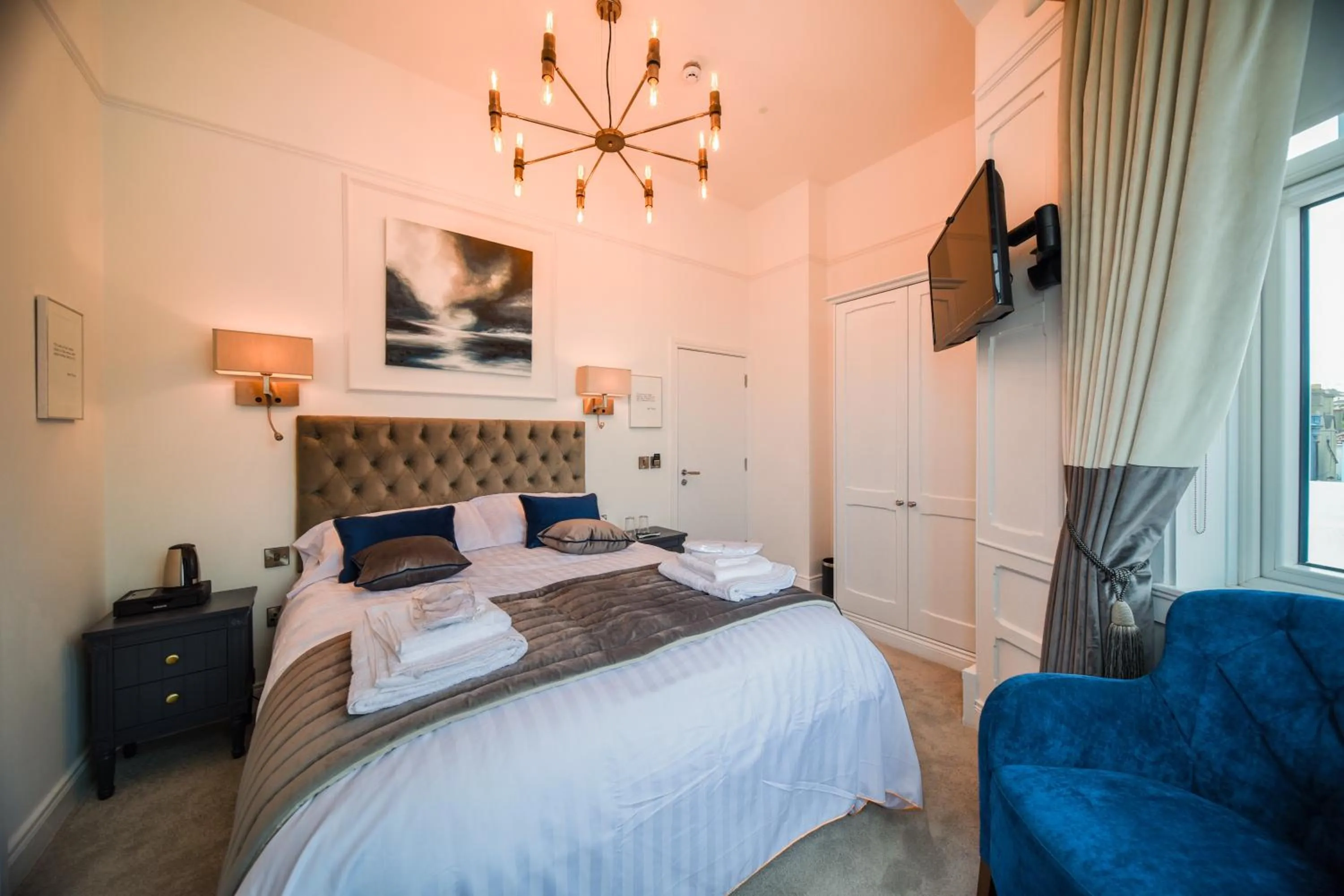 Bedroom, Bed in The Strand Hotel, the former residence of Oscar Wilde