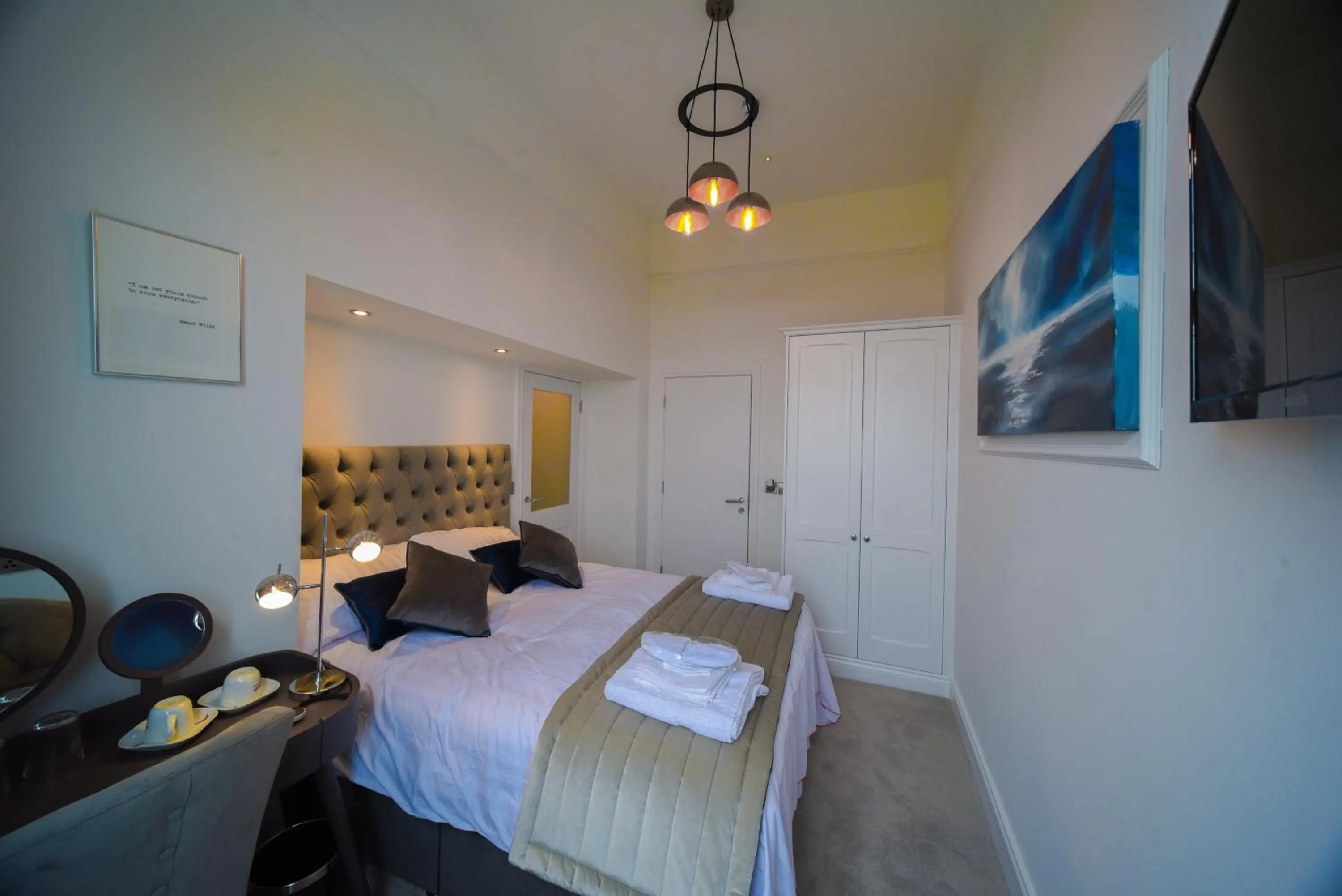 Photo of the whole room, Bed in The Strand Hotel, the former residence of Oscar Wilde