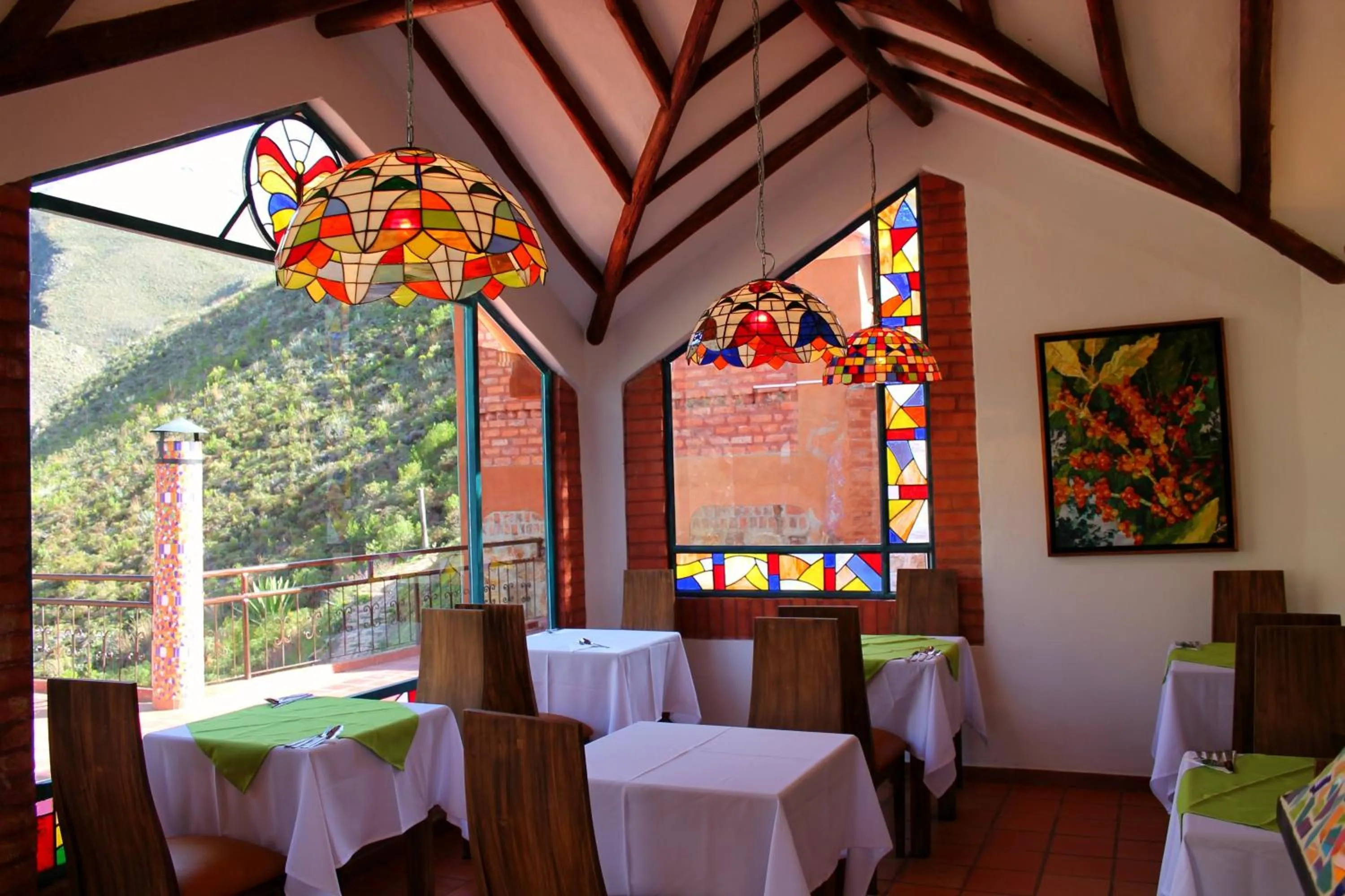 Restaurant/places to eat in ApartaSuites Arcoiris