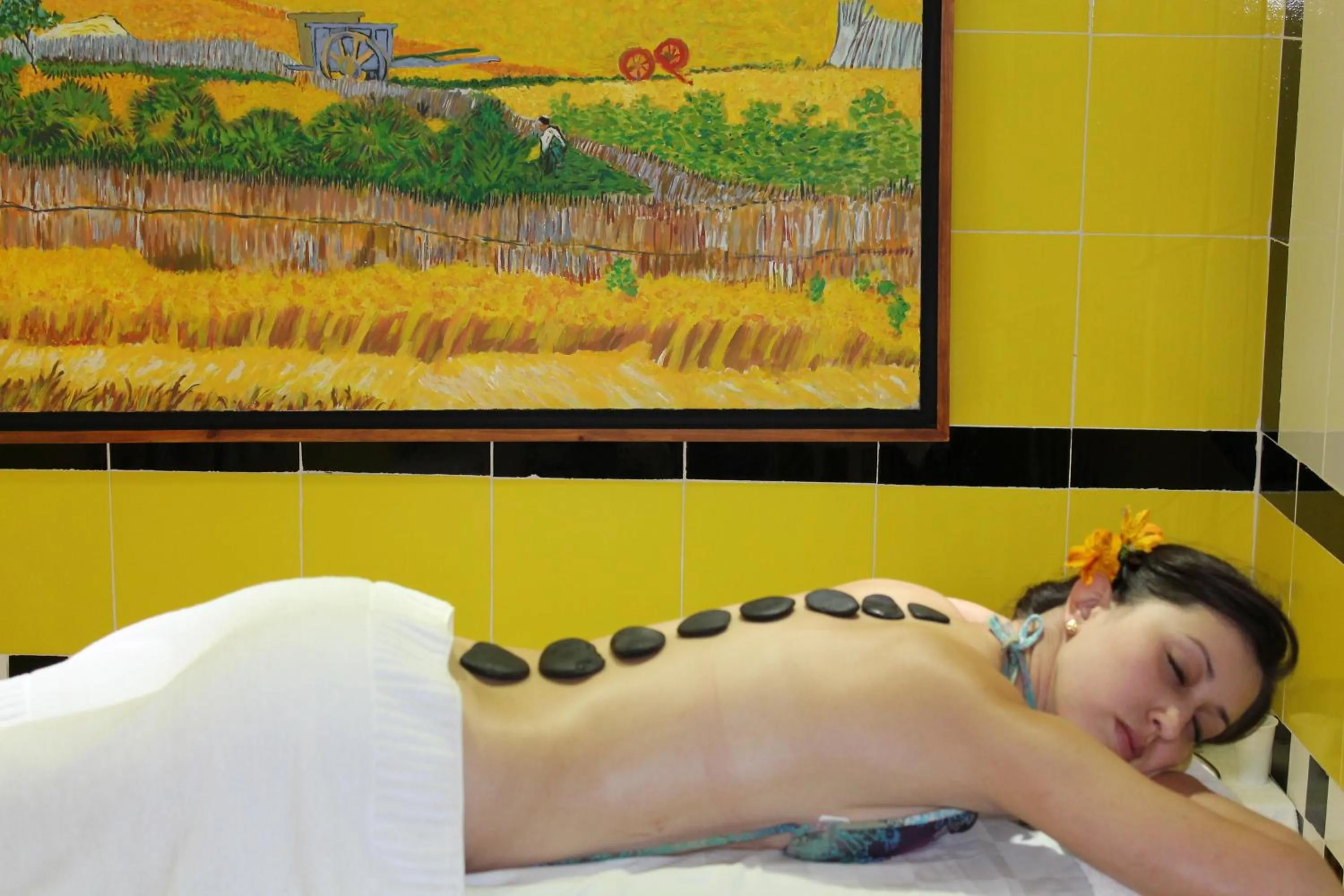 Massage in ApartaSuites Arcoiris