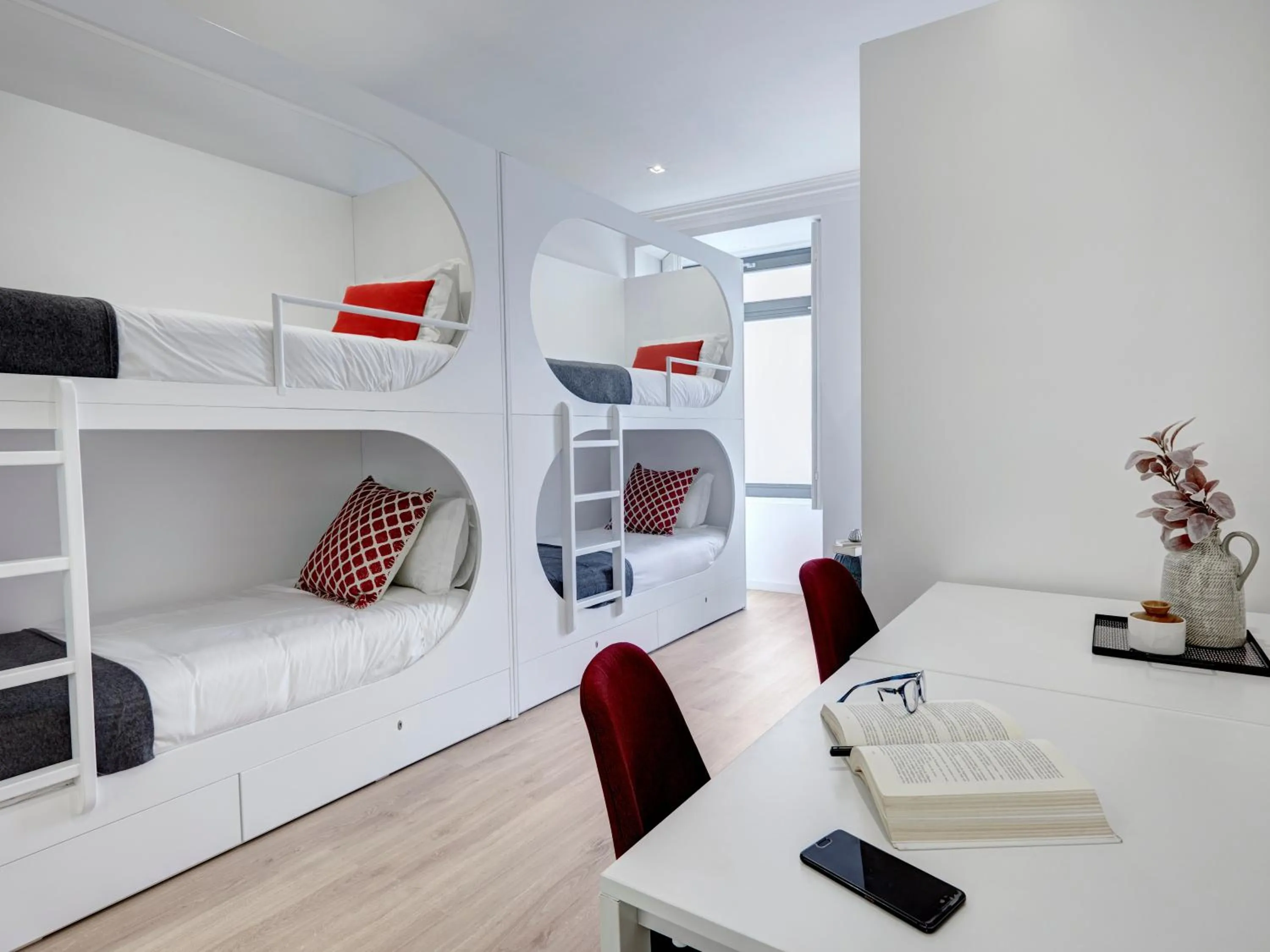 Dining area, Bed in Porto Downtown Lovers Suites: Bombarda 451