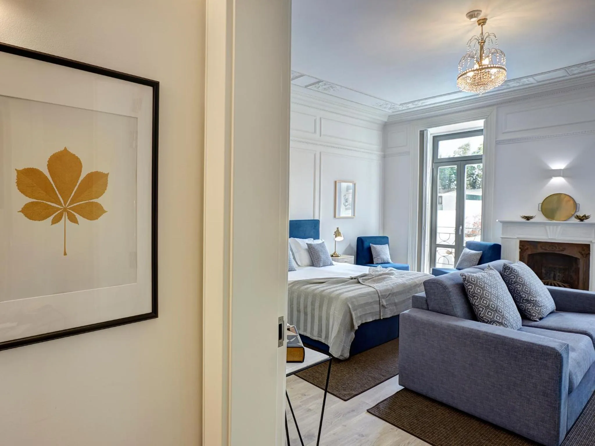 Facade/entrance, Bed in Porto Downtown Lovers Suites: Bombarda 451