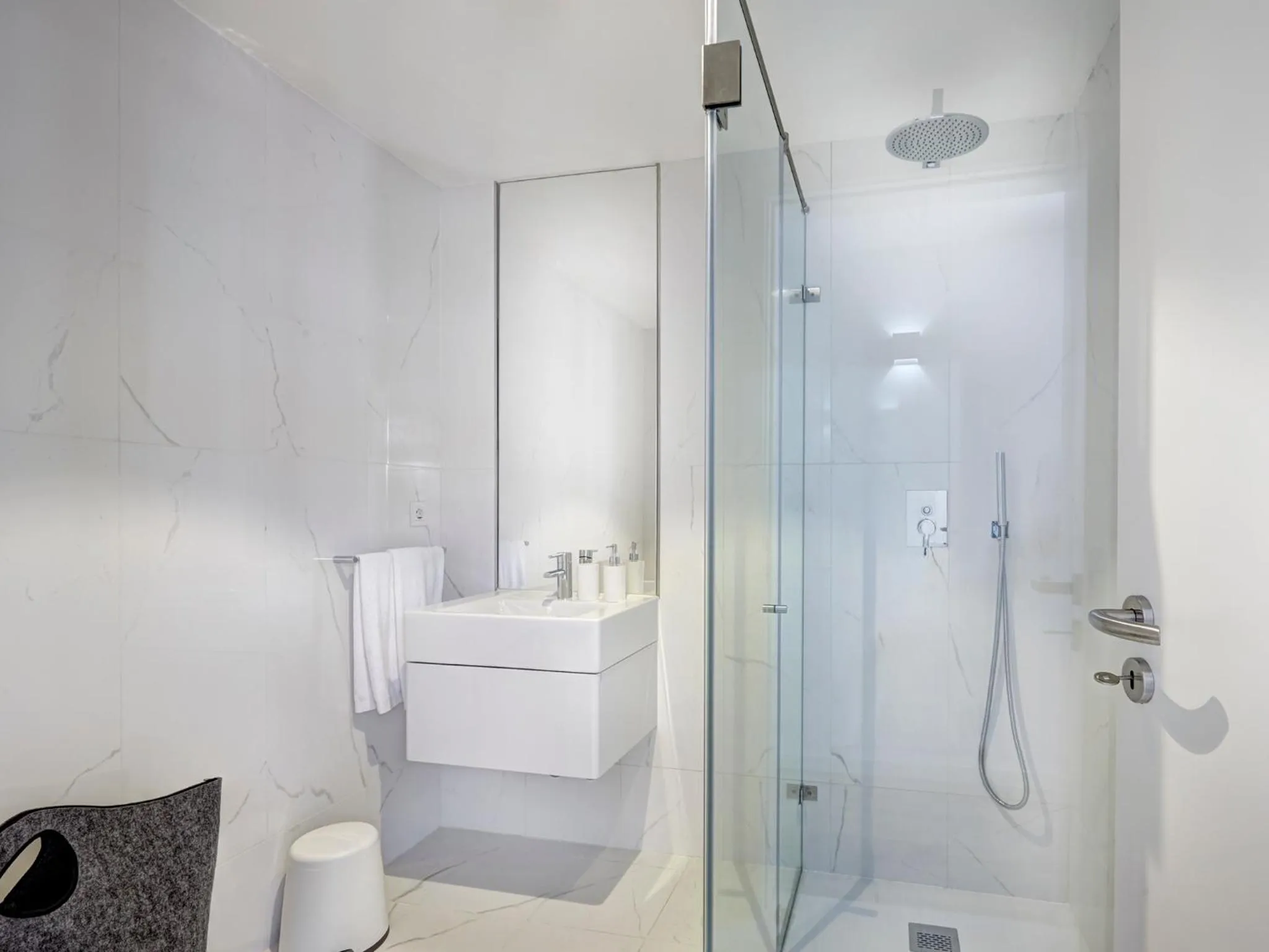 Bathroom in Porto Downtown Lovers Suites: Bombarda 451