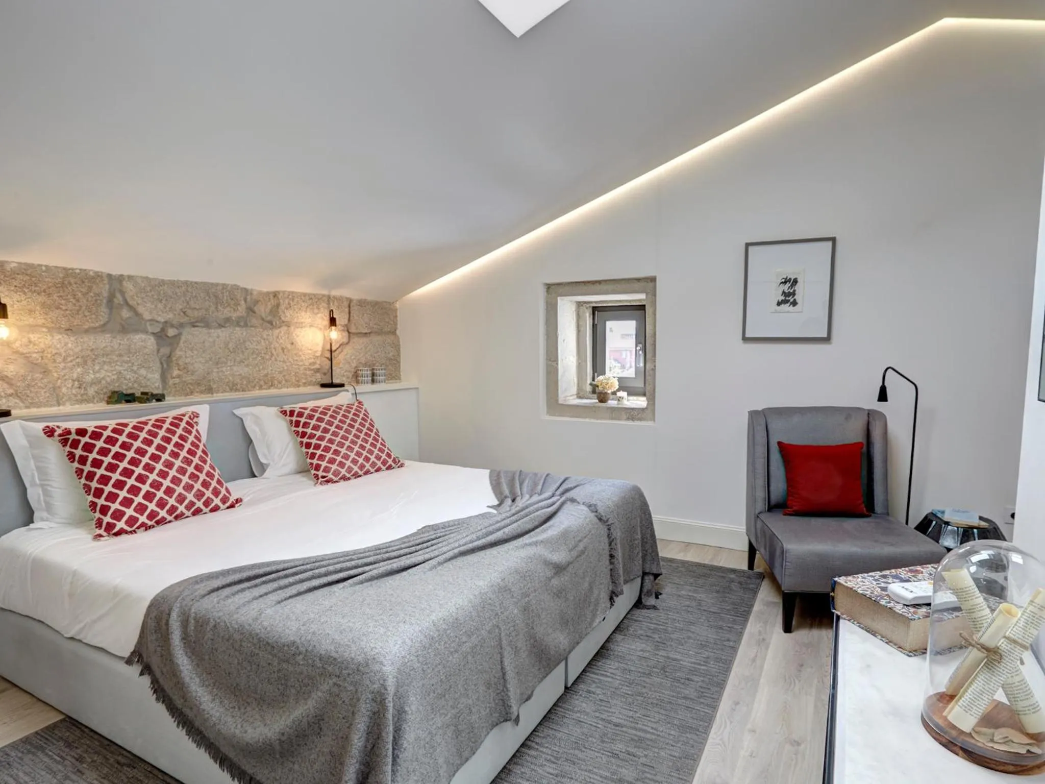 Bedroom, Bed in Porto Downtown Lovers Suites: Bombarda 451