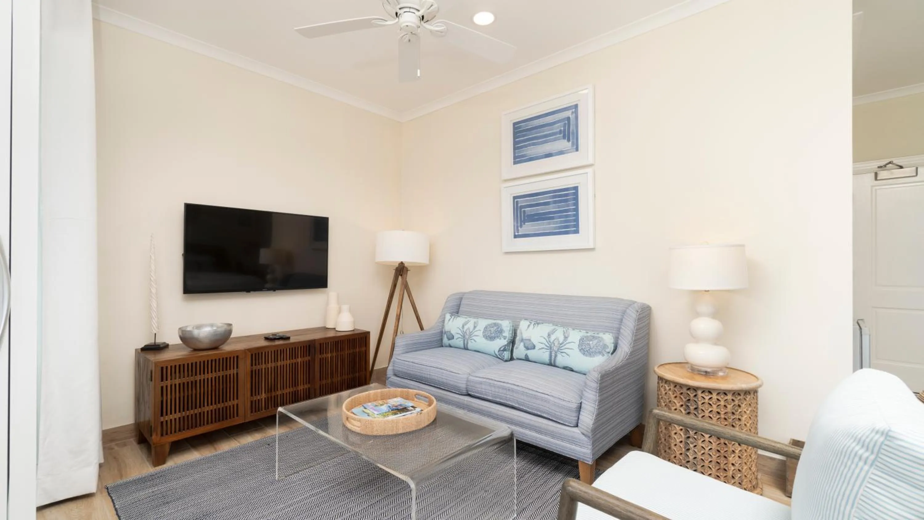 TV and multimedia in Mount Cinnamon Beach & Wellness Resort