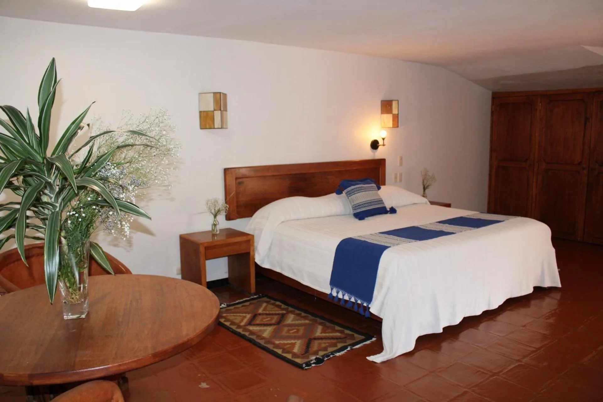 Bed in Hotel Ilebal Cuernavaca Centro - lugar con encanto!