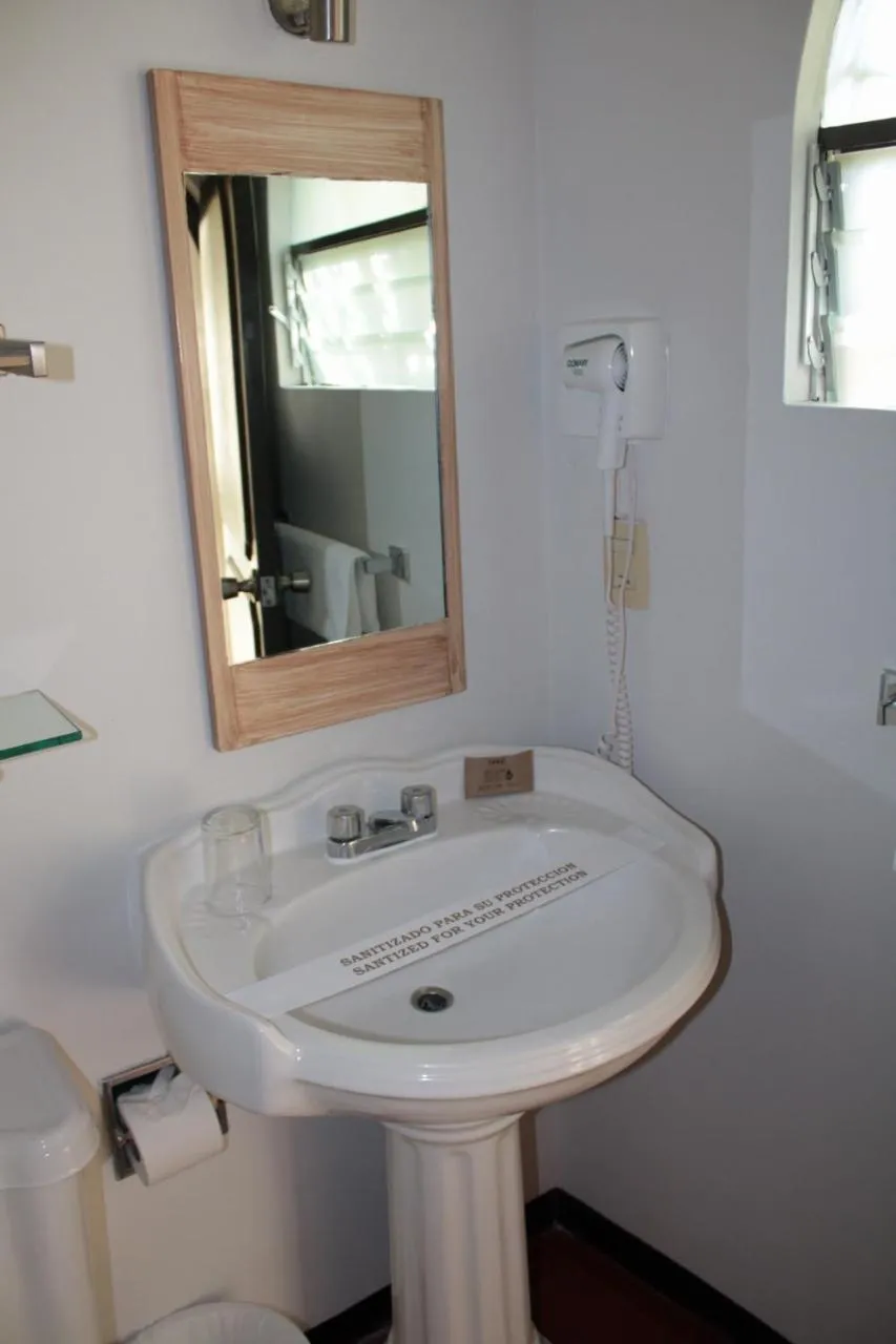 Bathroom in Hotel Ilebal Cuernavaca Centro - lugar con encanto!